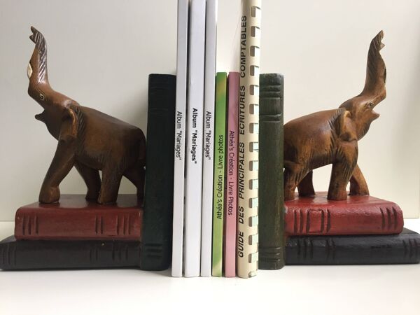 Paire de serre-livres vintage éléphants en bois sculpté
