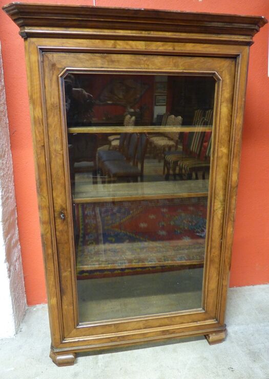 Walnut and walnut veneer display case 1 door circa 1900