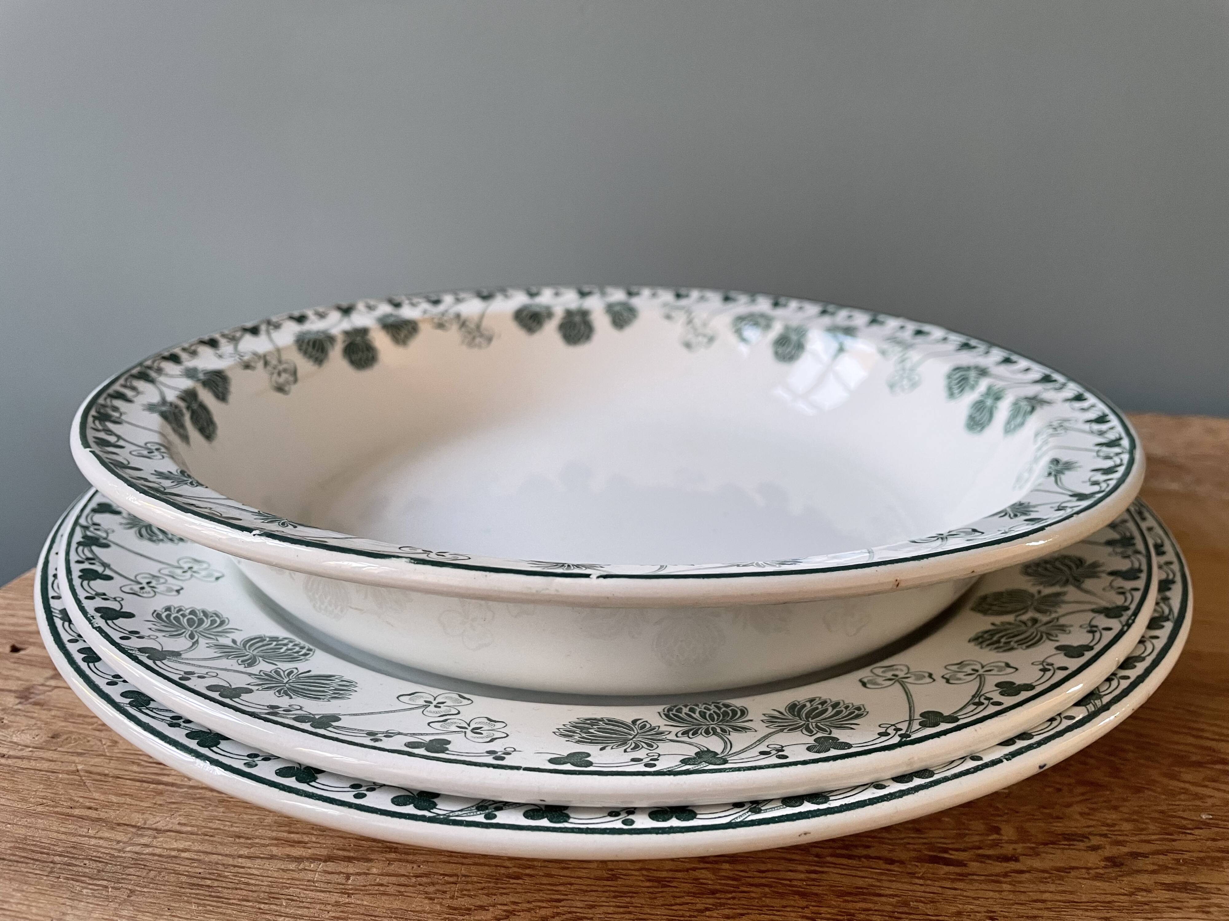 Set of 3 round dishes XIXth, Boch Frères Keramis, Trifolium model