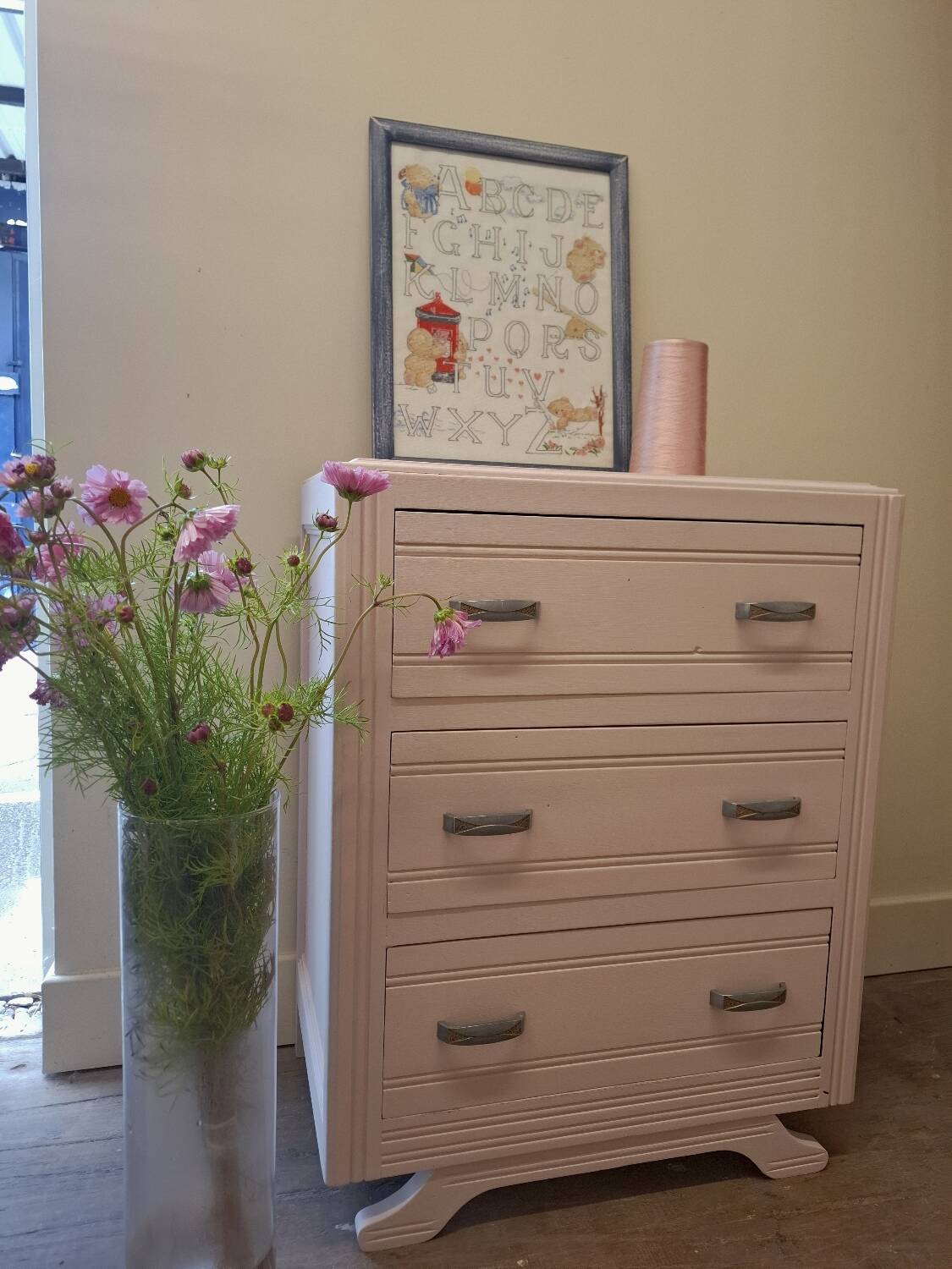 Children's chest of drawers