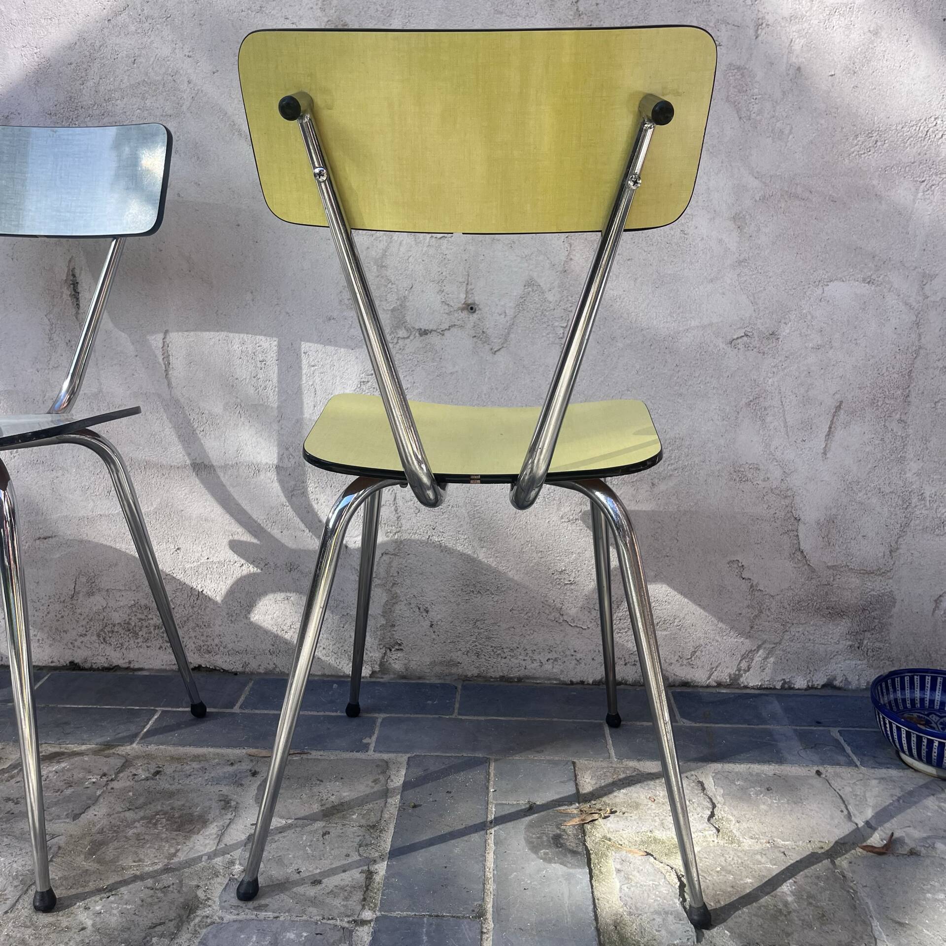 4 chaises en formica