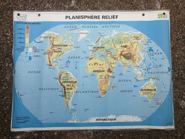 Ancienne carte MDI scolaire : Le monde, planisphère politique et relief.