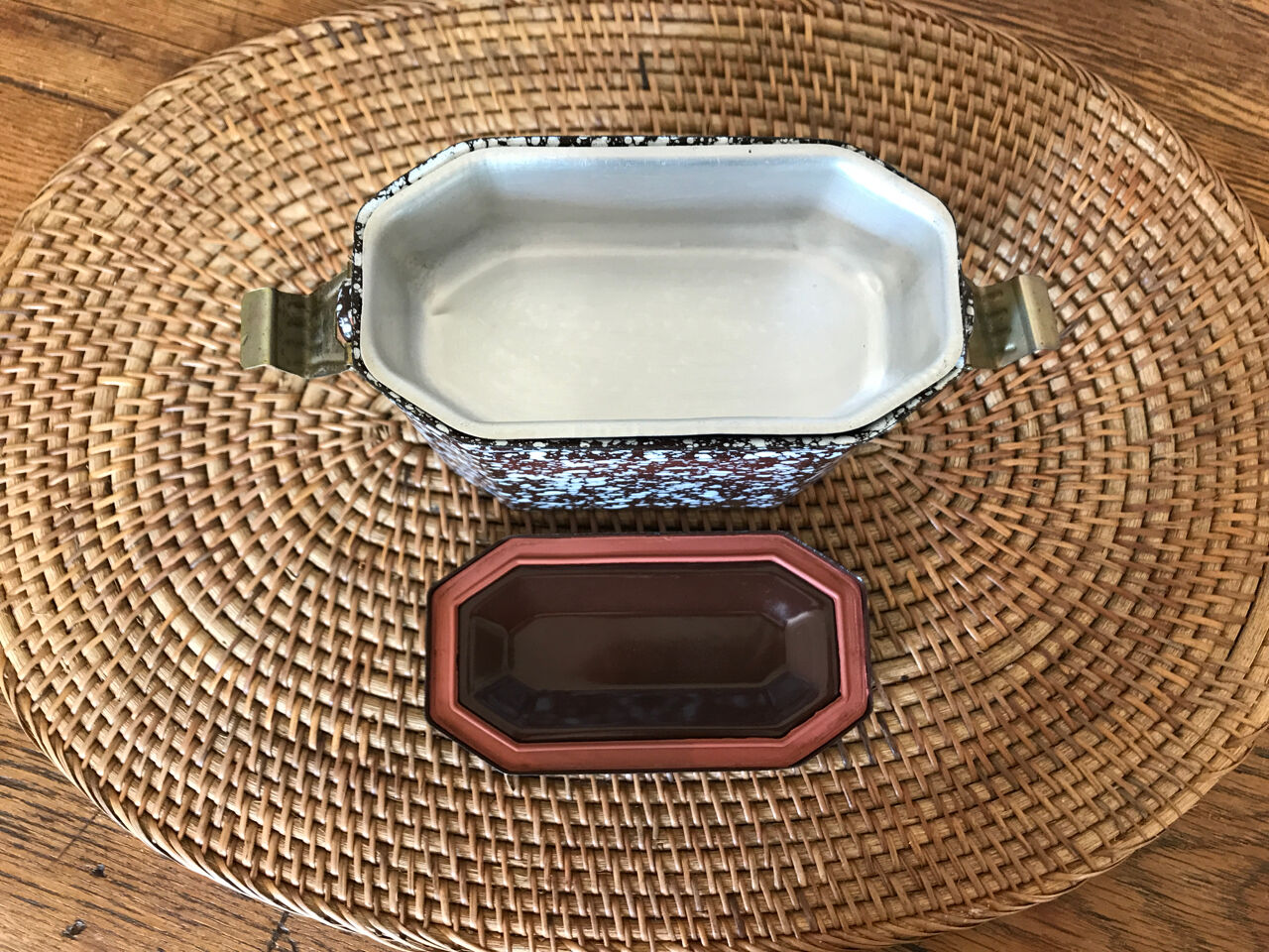 Canteen in vintage enamelled sheet metal