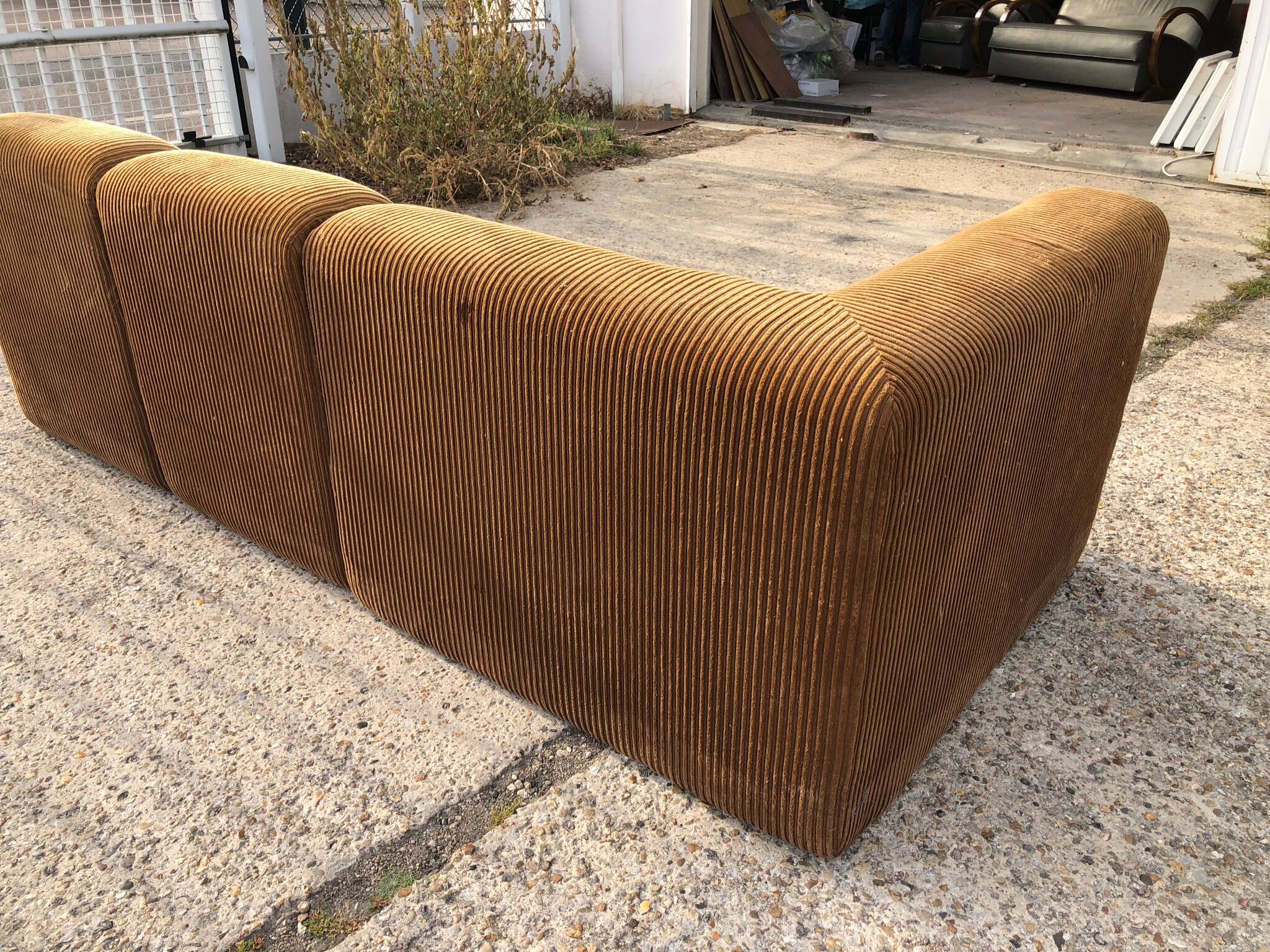 Sofa in velvet vintage