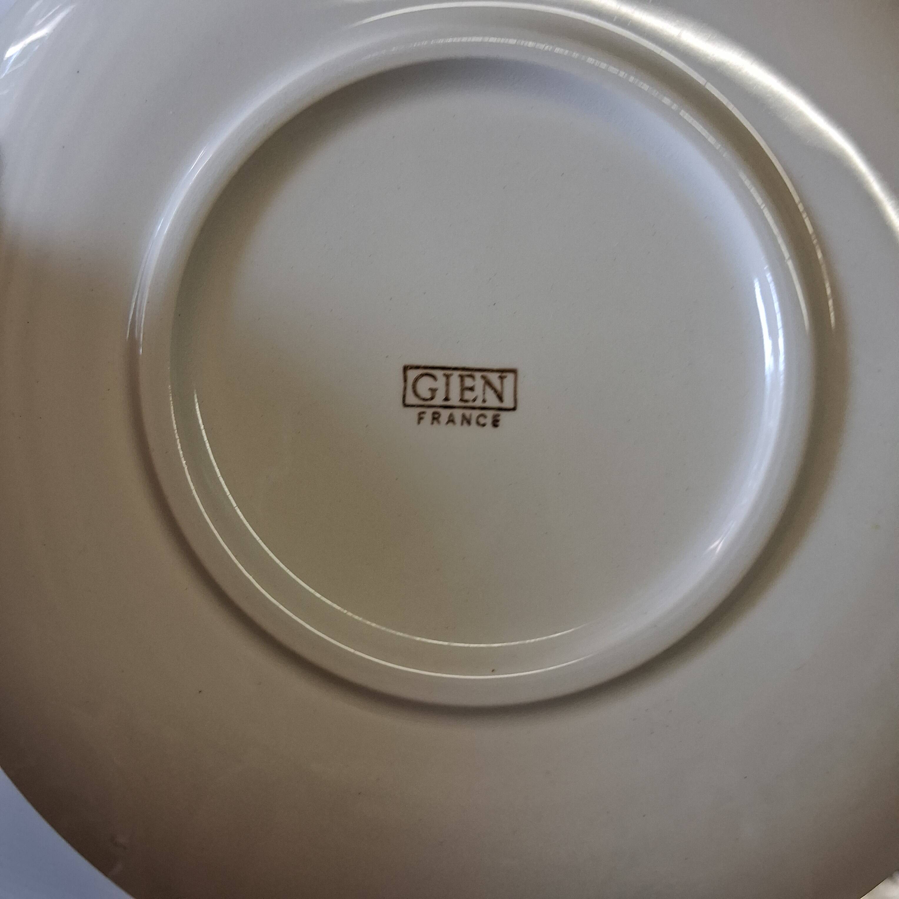 6 cheese plates in earthenware from Gien in good condition.