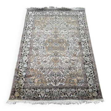 Persian rug in pure silk