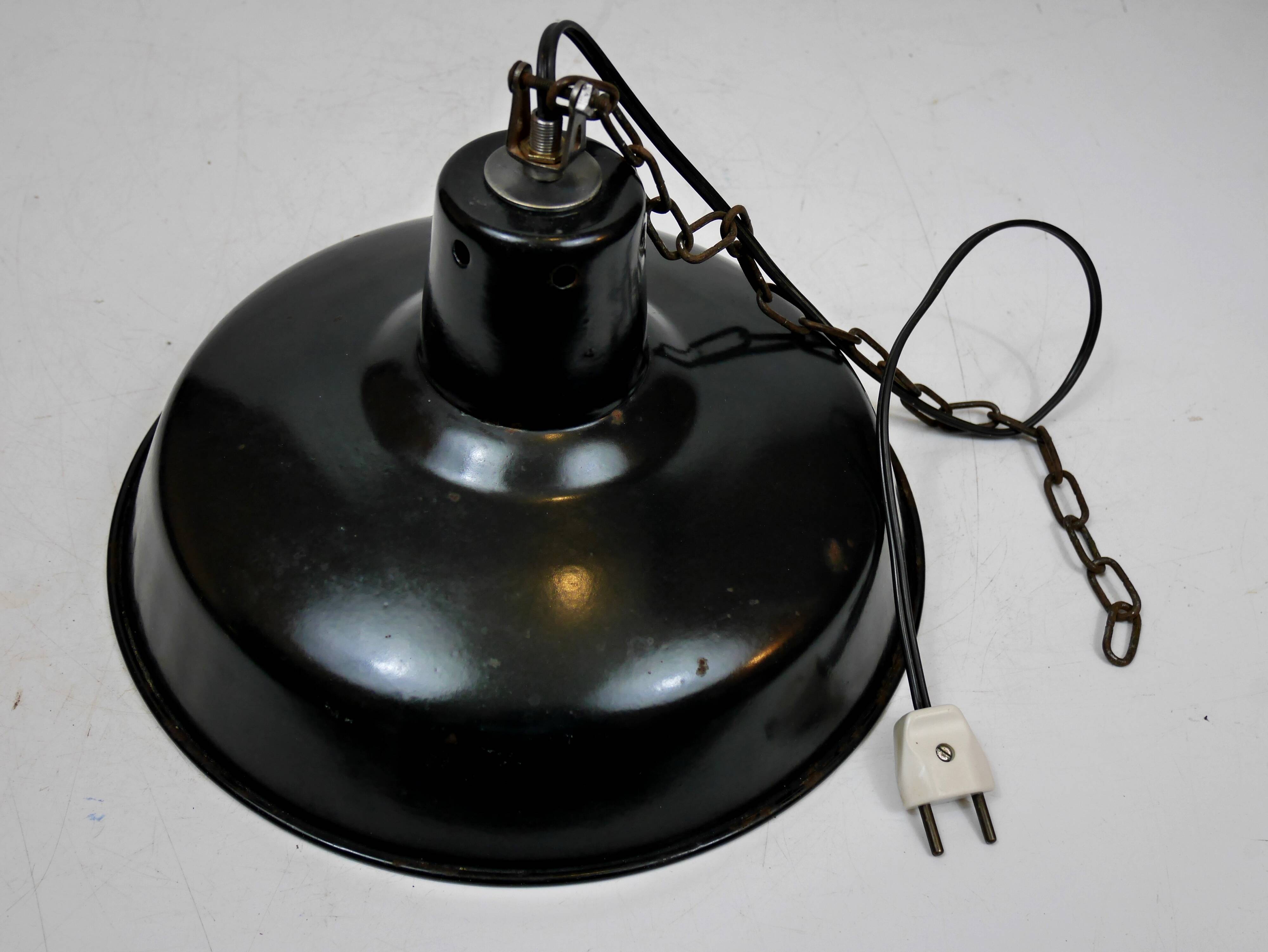 Suspension lampe industrielle tole emaillée noir
