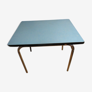 Table en formica bleu