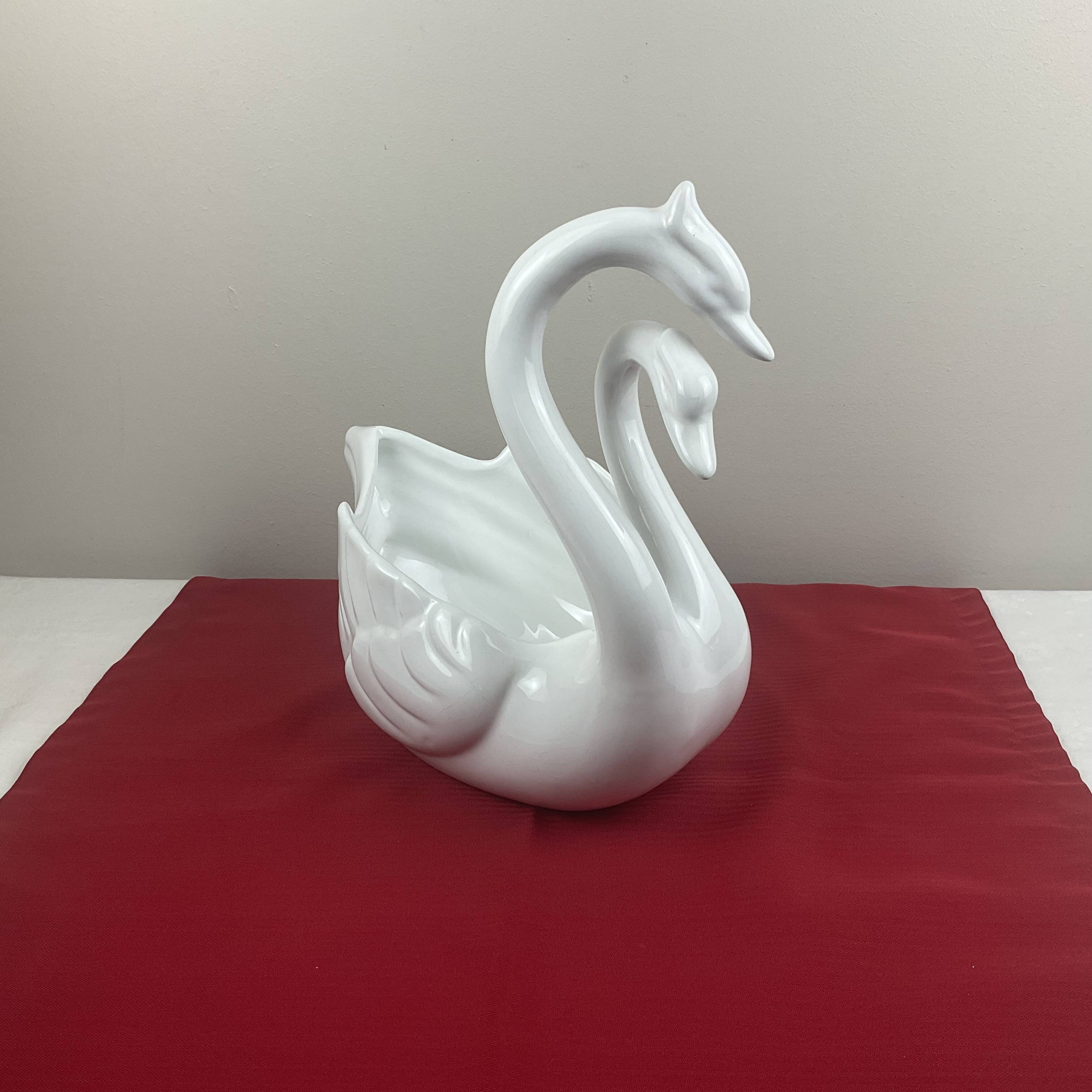 Large flowerpot couple of swans