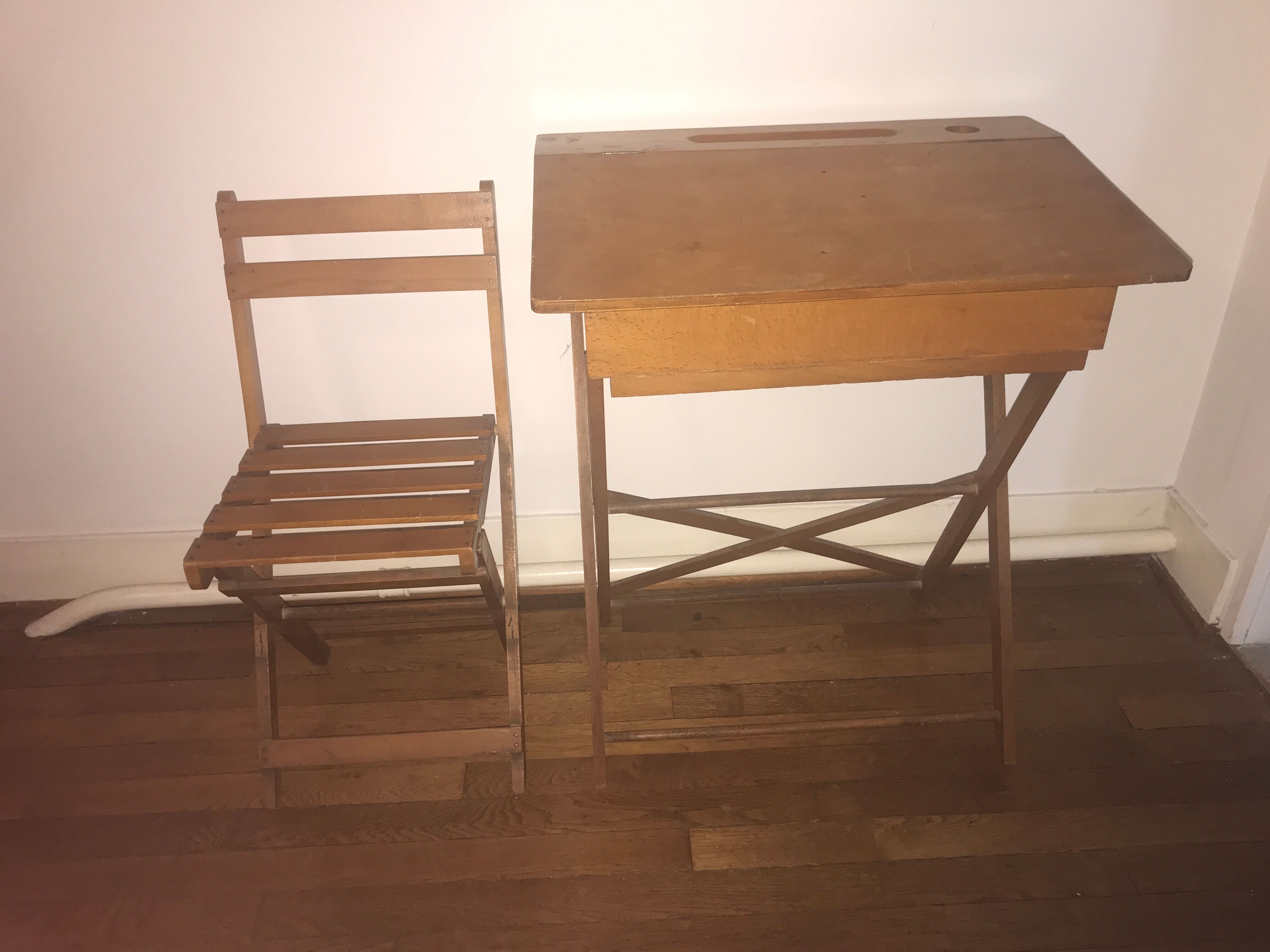 Child desk and chair