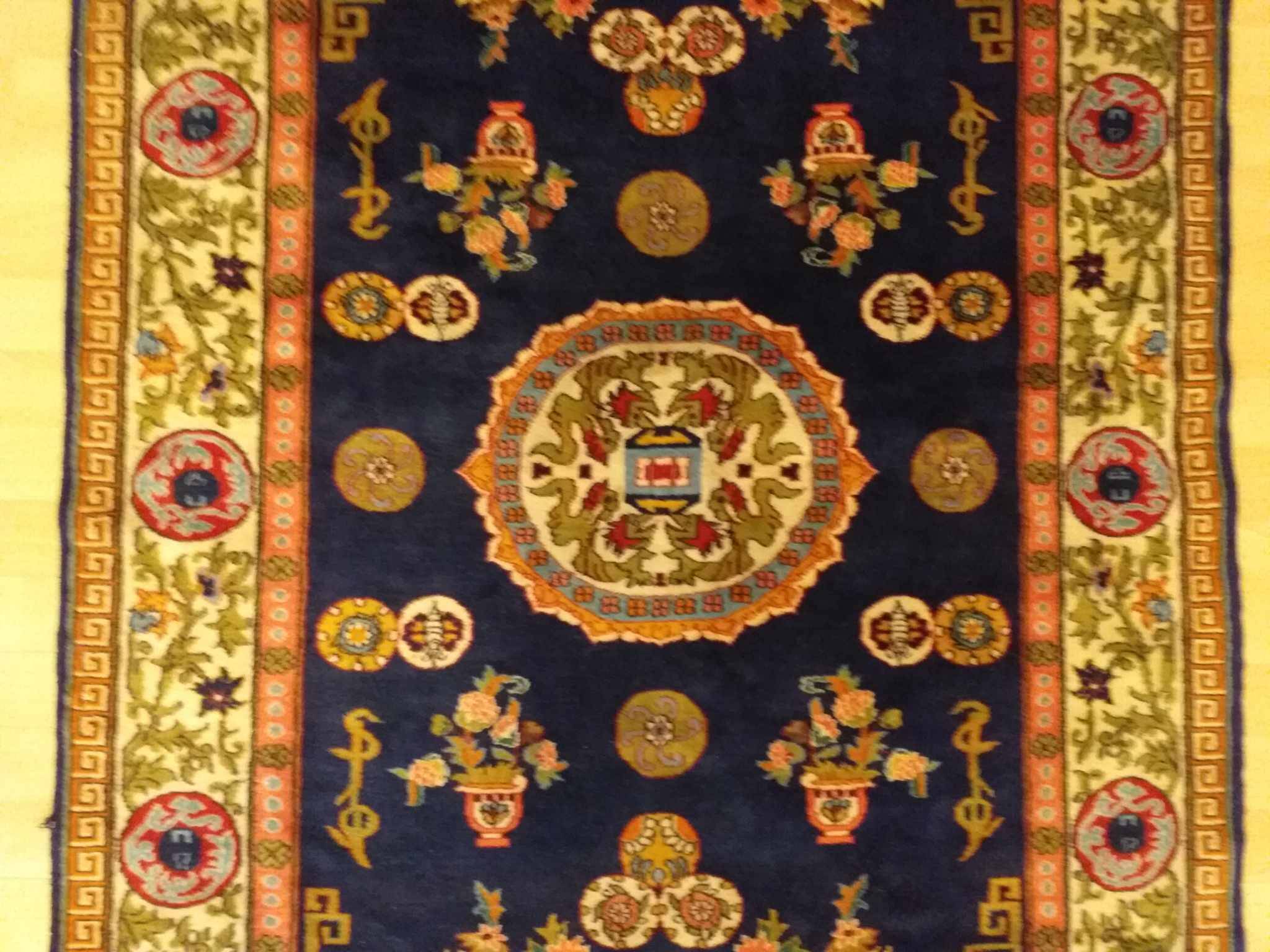 Handmade chinese rug 177x125cm