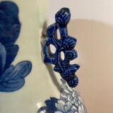 Baluster vase in Chinese porcelain with cobalt blue floral decoration.