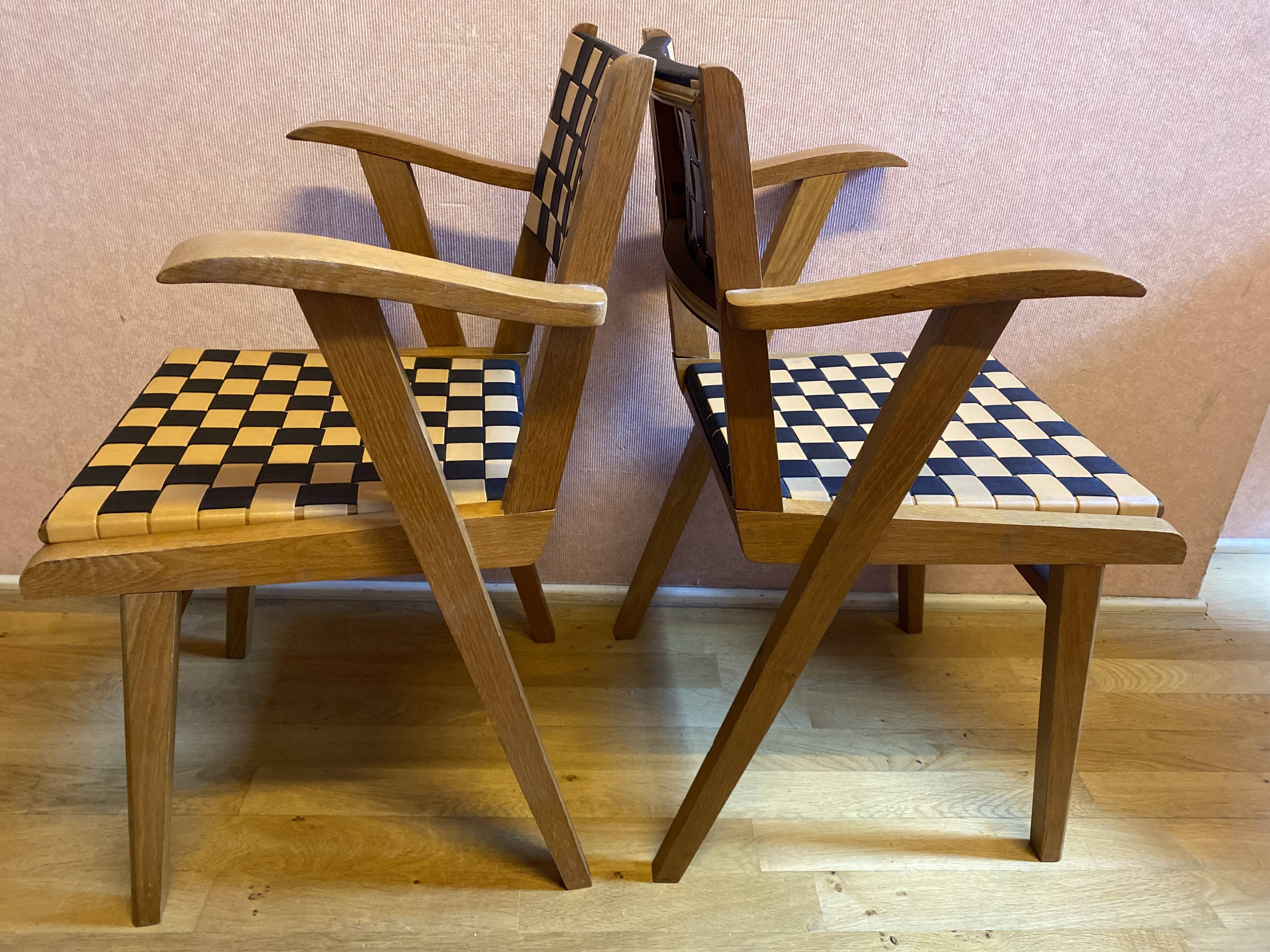 Paire de chaises des années 50 en chêne dorées.