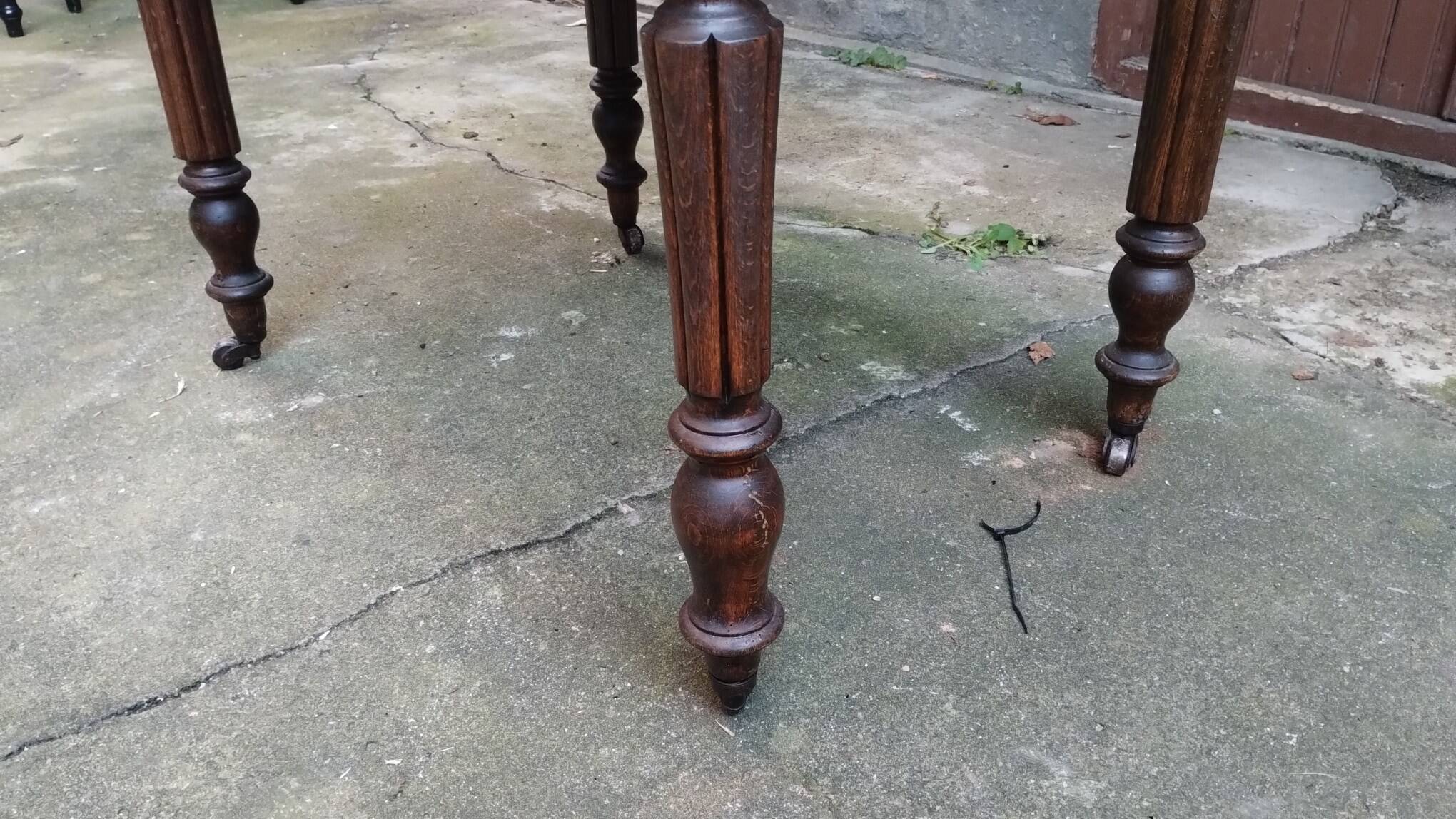 Louis Philippe Round Table