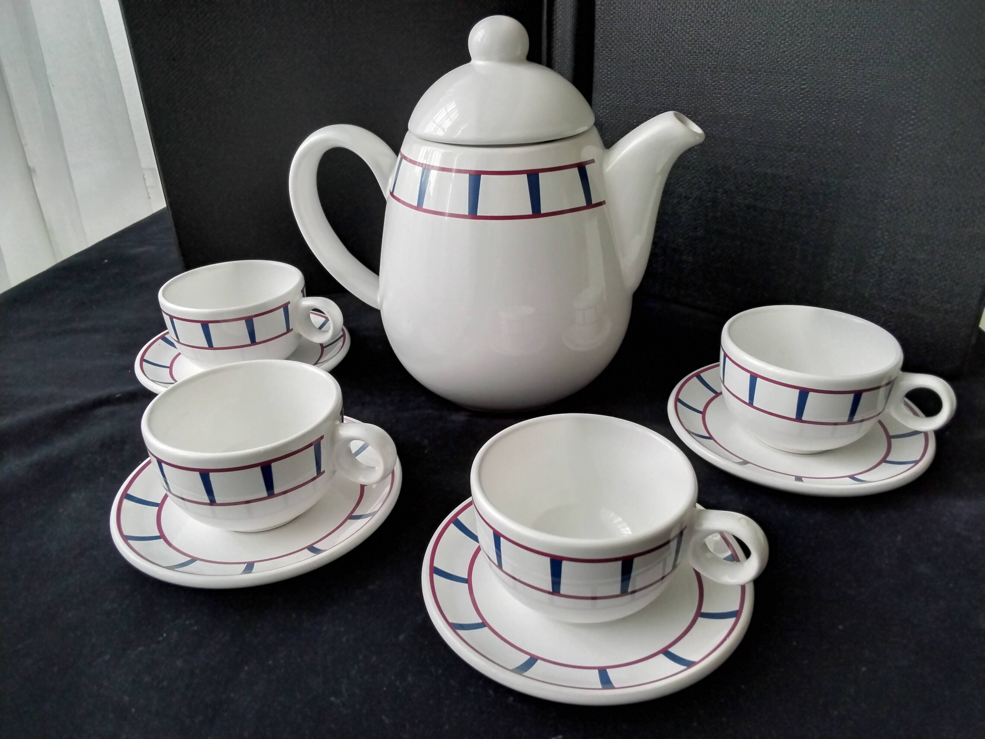 Part of a Basque porcelain coffee service