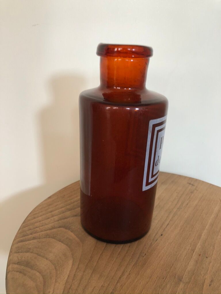 2 pharmacy vials