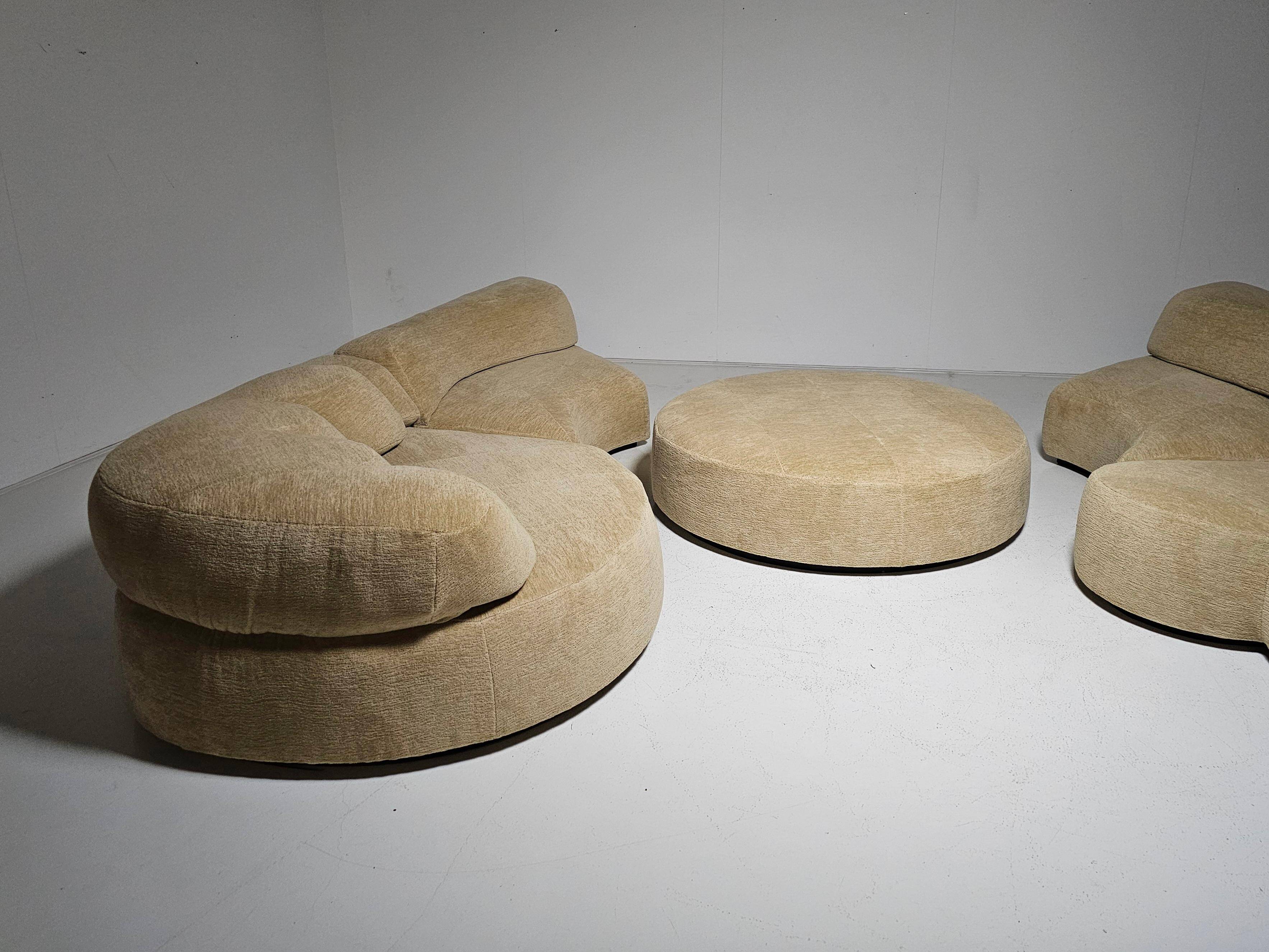 Modular 'Landscape' canapé in beige chenille by Hans Hopfer for Roche Bobois, 1970
