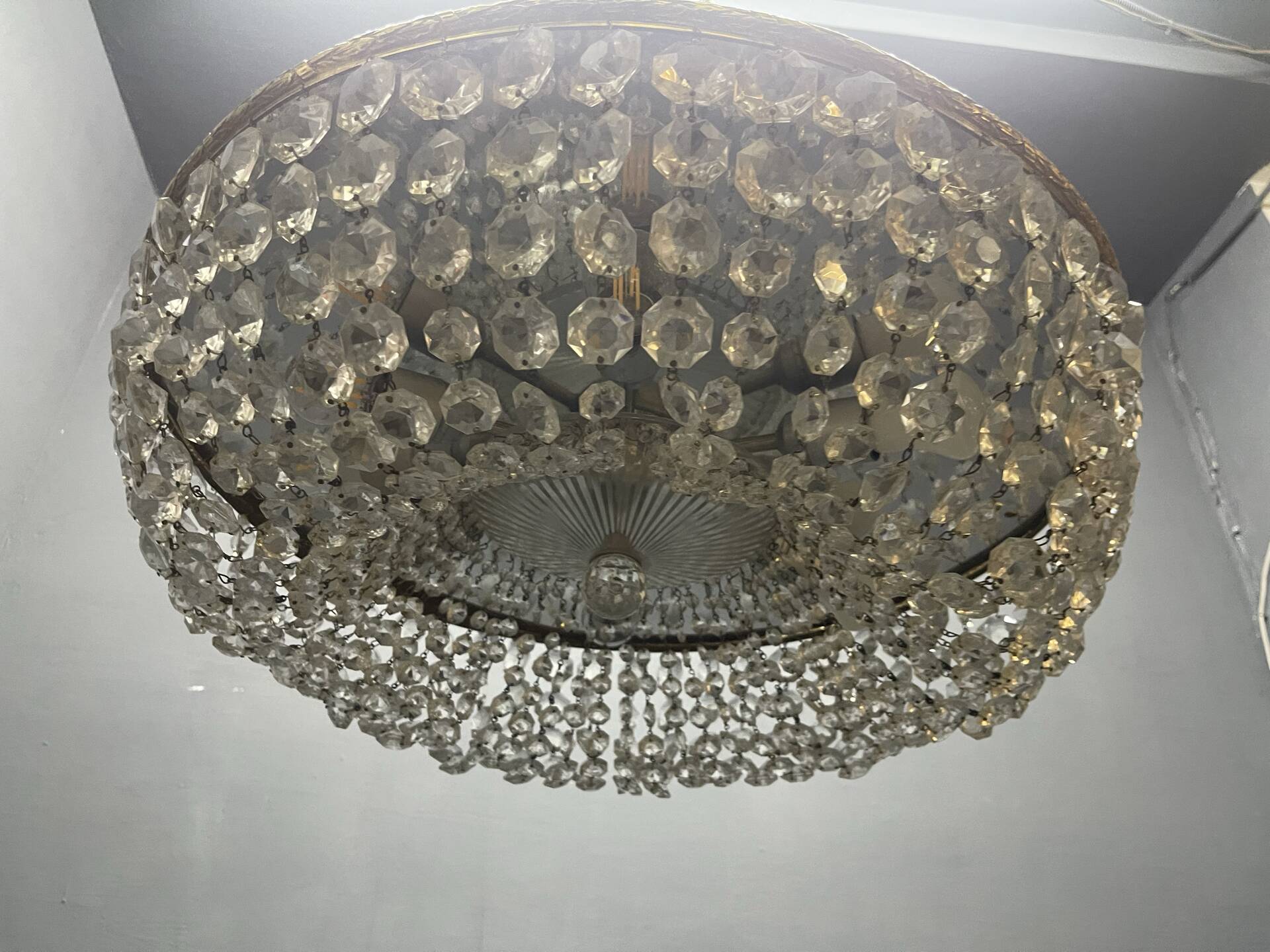 Chandelier en cristal et laiton italien des années 1960 – 6 lumières