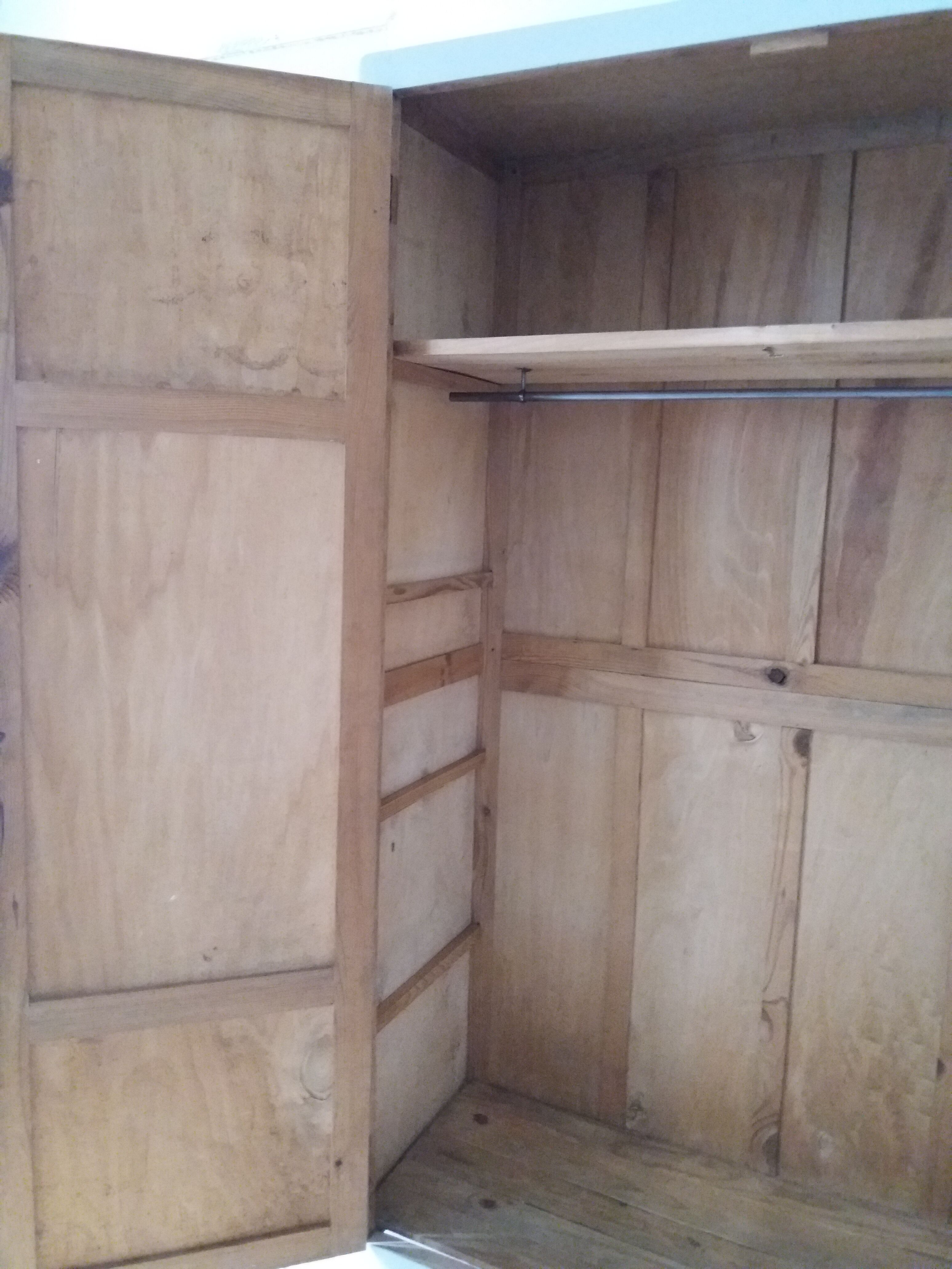 Armoire parisienne