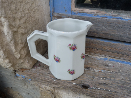 Pitcher Pillivuyt Mehun france ceramic patterns florets