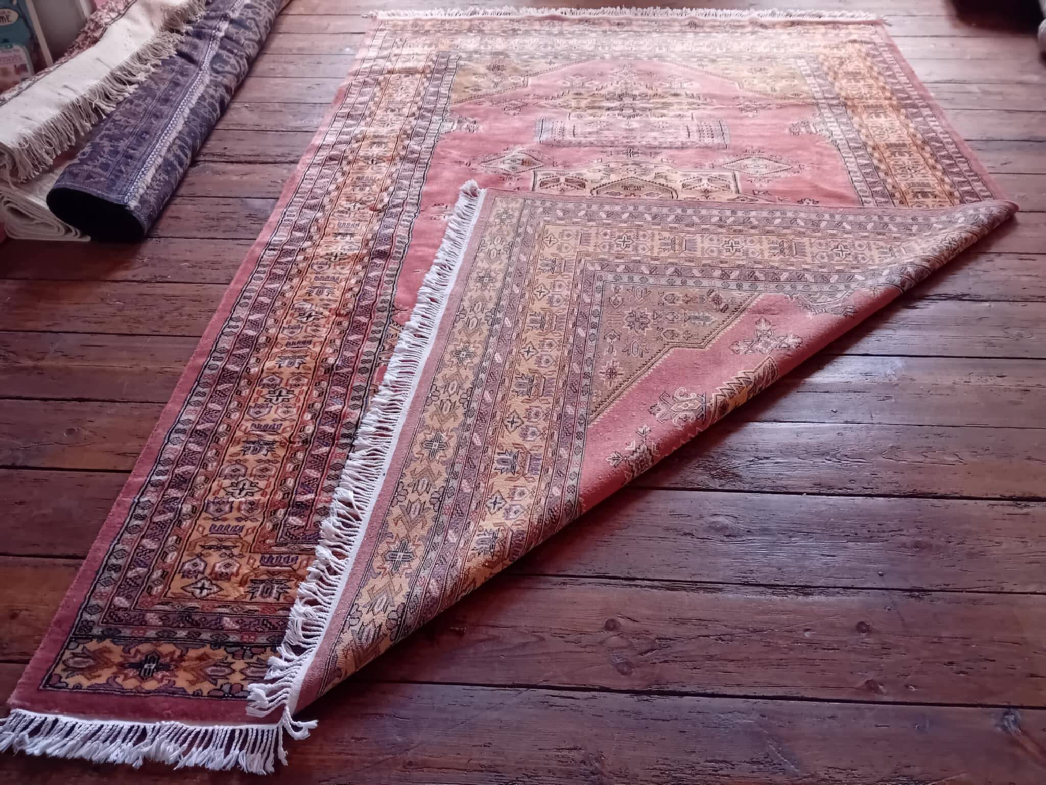 Handmade Pakistani Kafkazi Rug 275x194cm
