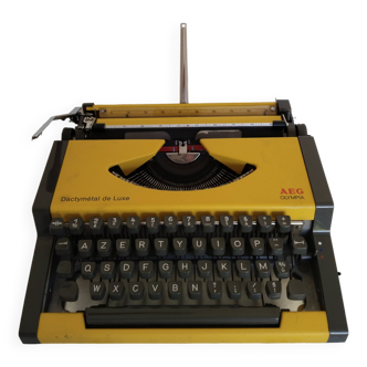 Machine à écrire  portable jaune vintage  , fonctionnelle ,  AEG , ruban neuf