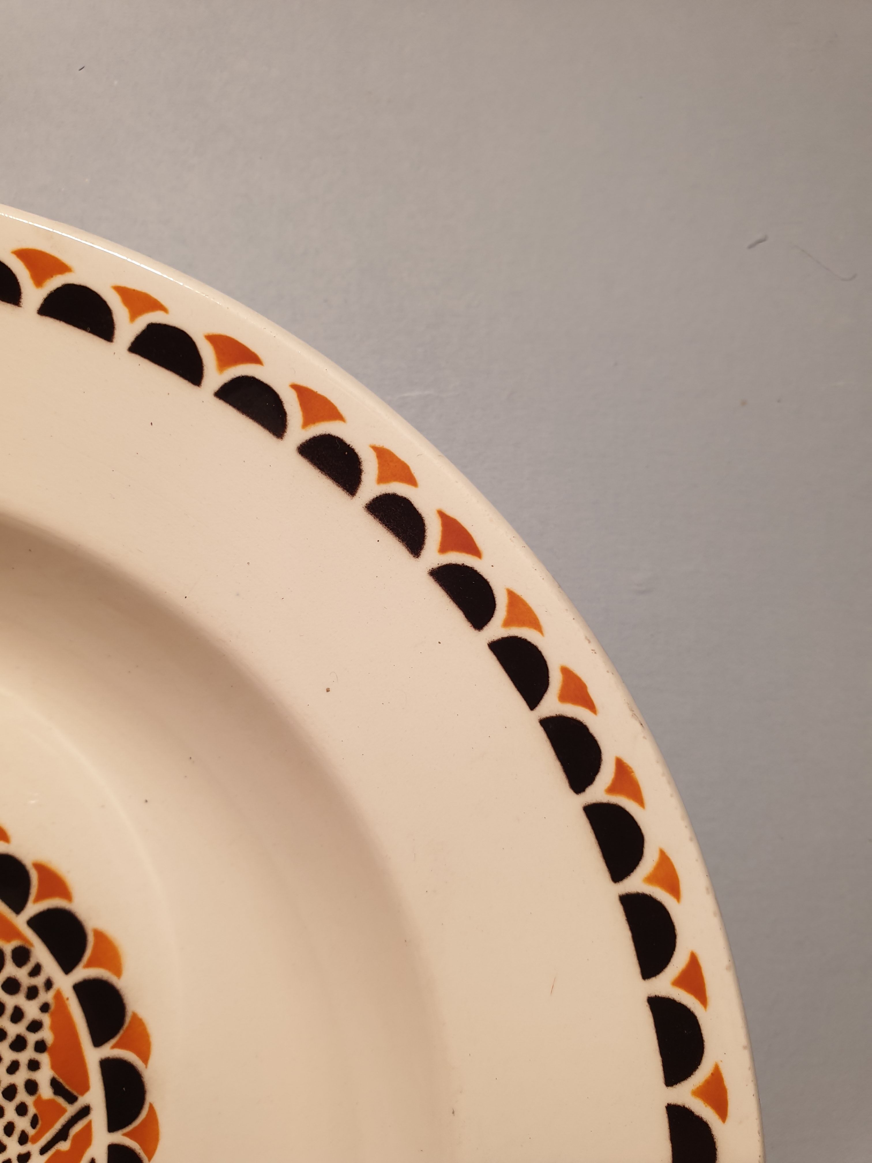 Suite of 7 hollow plates Saarguemines