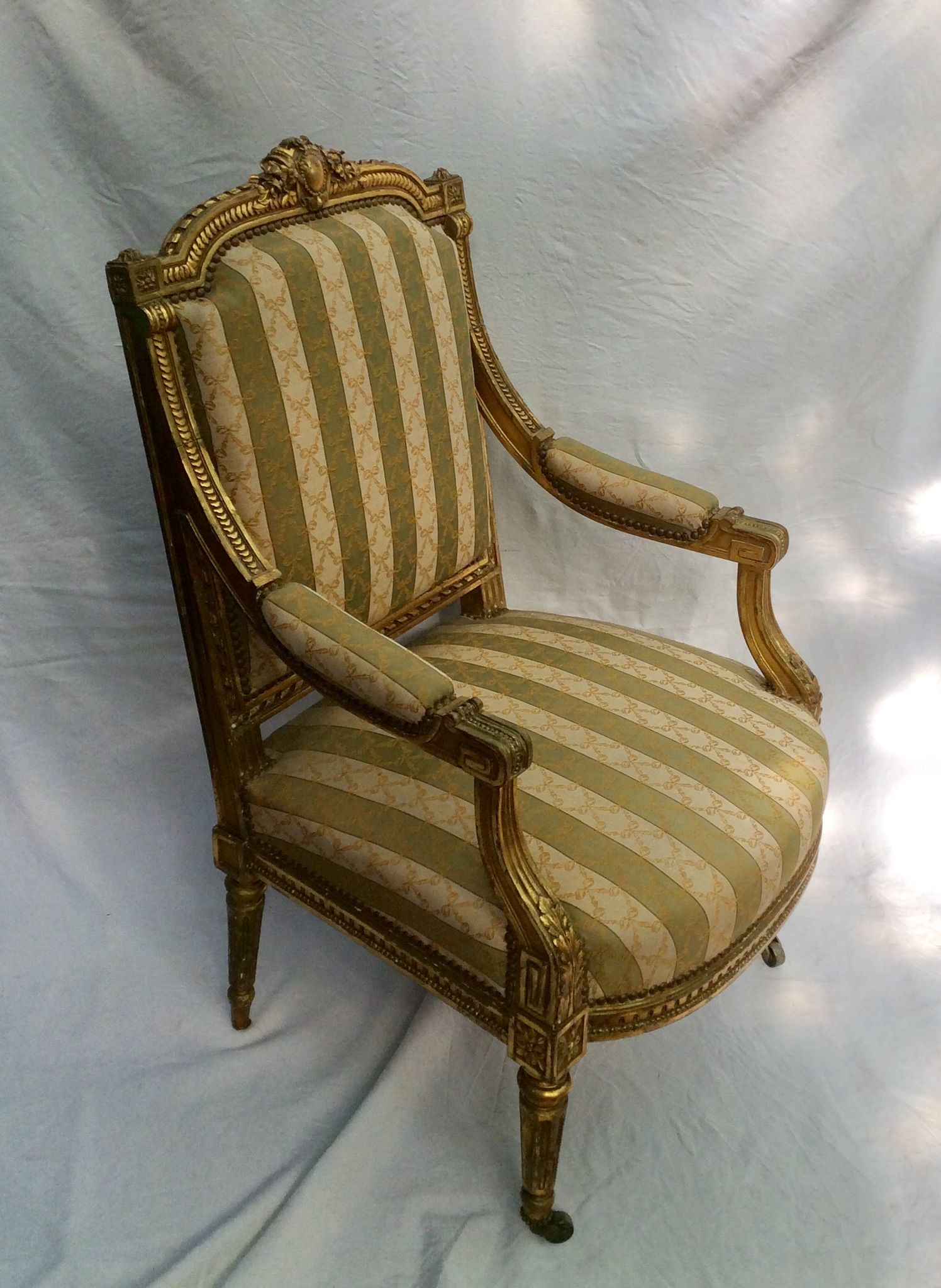 Queen's chair in gilded wood Louis XVI style