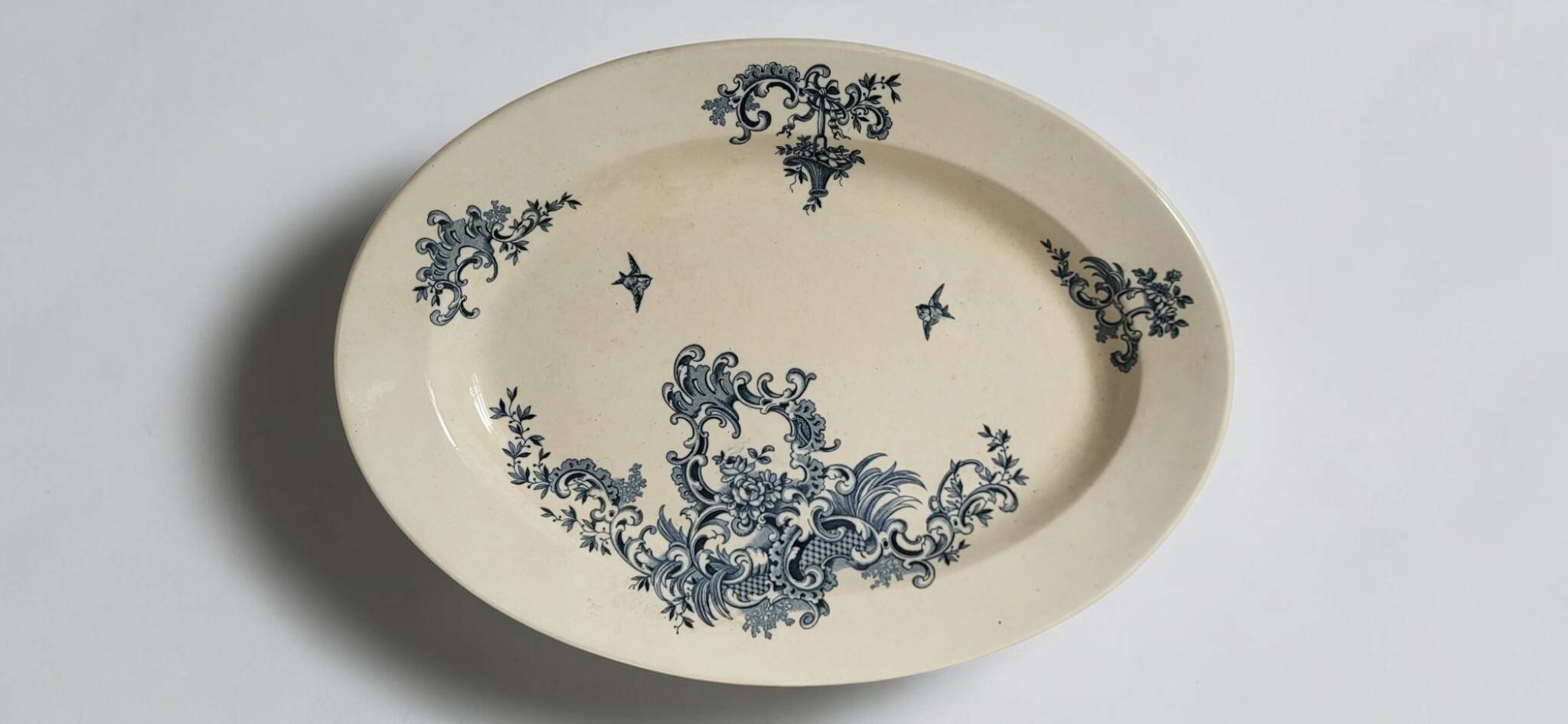 Plat ovale en faïence Boch BFK modèle Régent