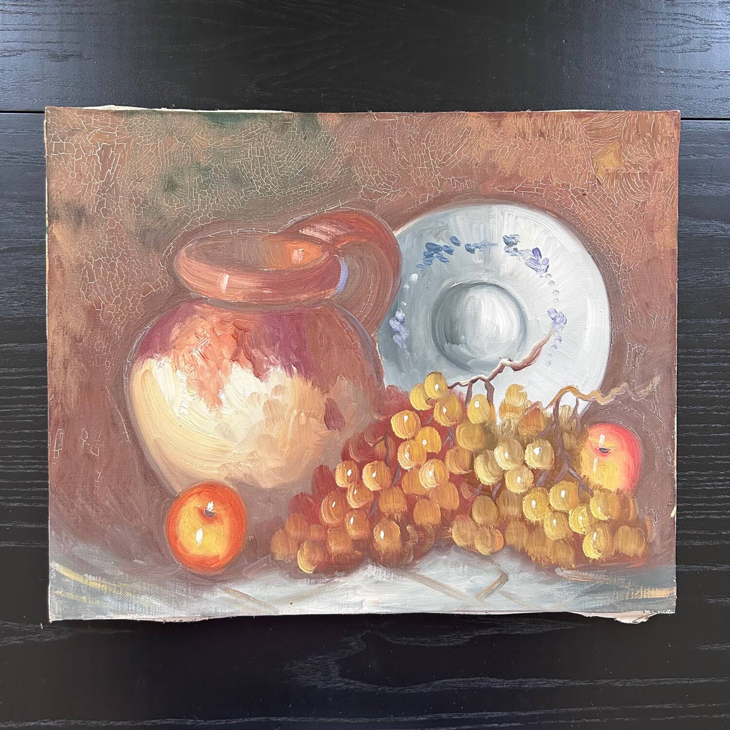 Flat board and grapes