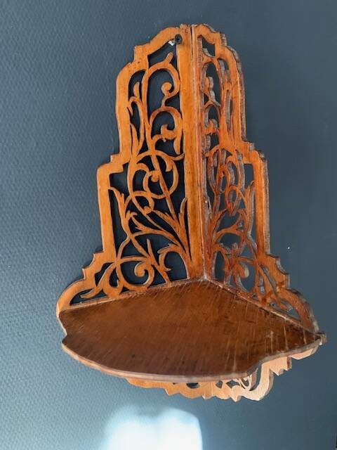 Old wall corner shelf in cut wood from the 1900s
