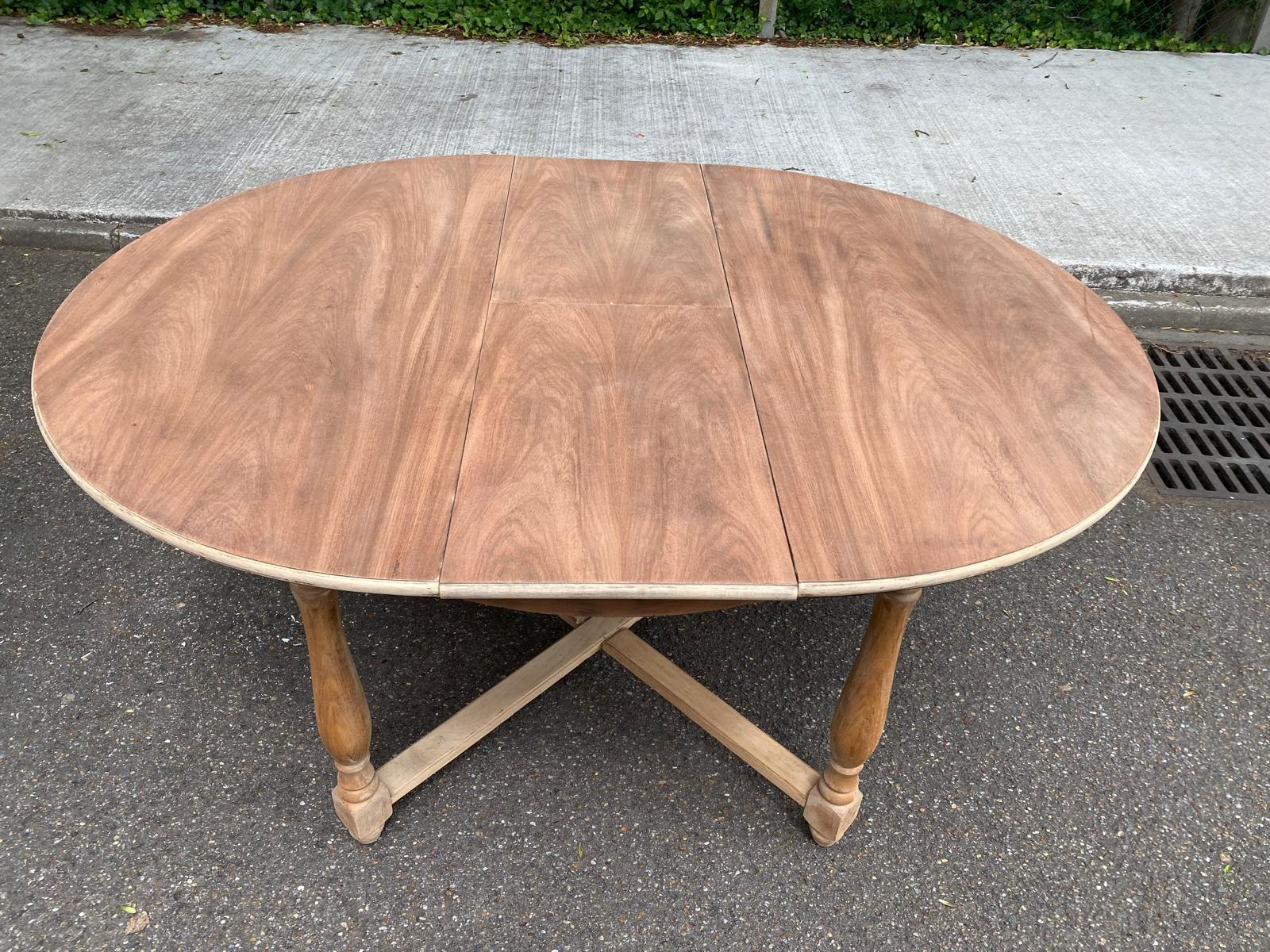 Renovated round extendable farmhouse dining table made of solid wood, 115cm.