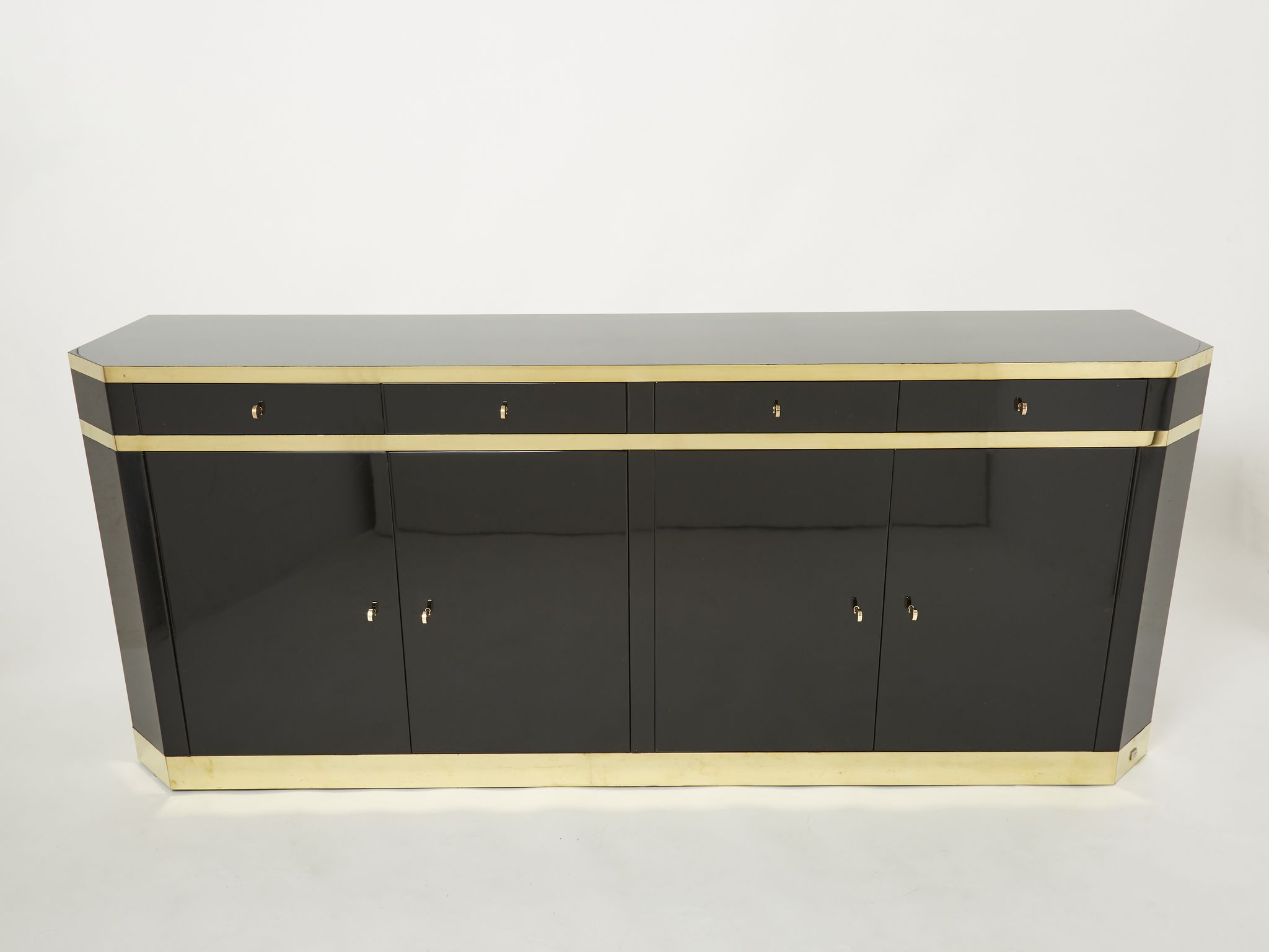 Enfilade laquée noire et laiton signée J.C. Mahey années 70