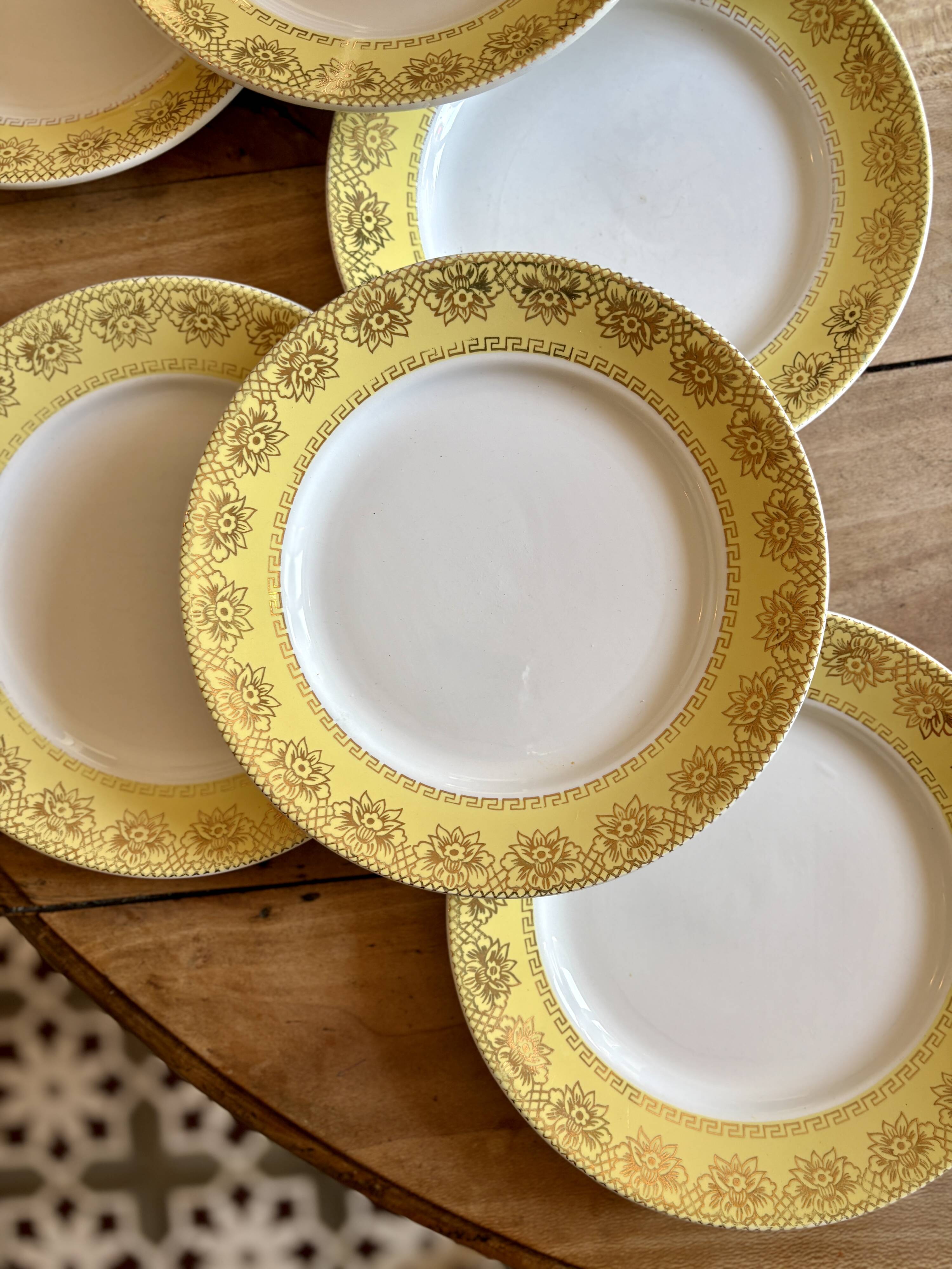 Set of 10 vintage white, yellow and gold dinner plates