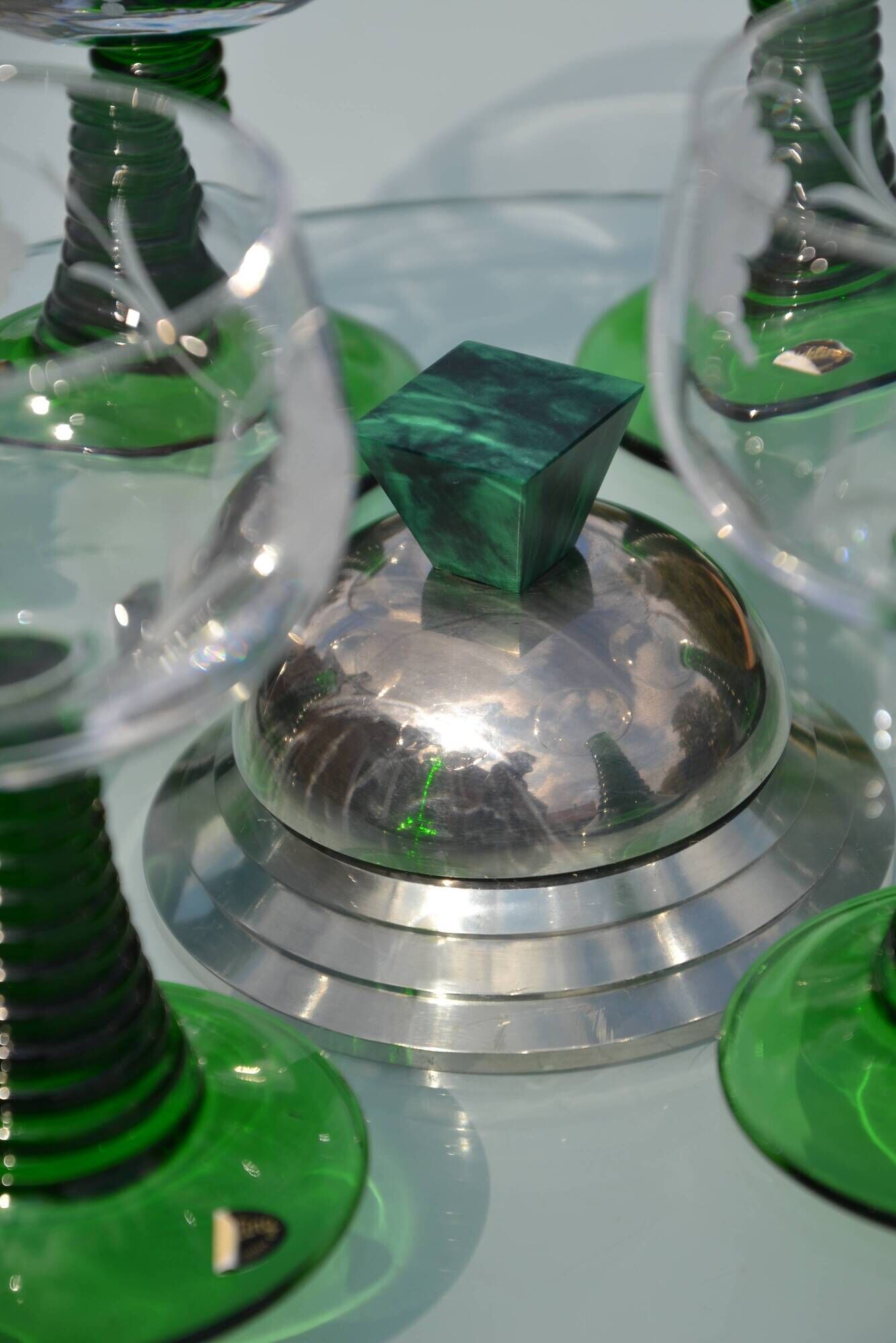 Rotating tray of the Manor's tin