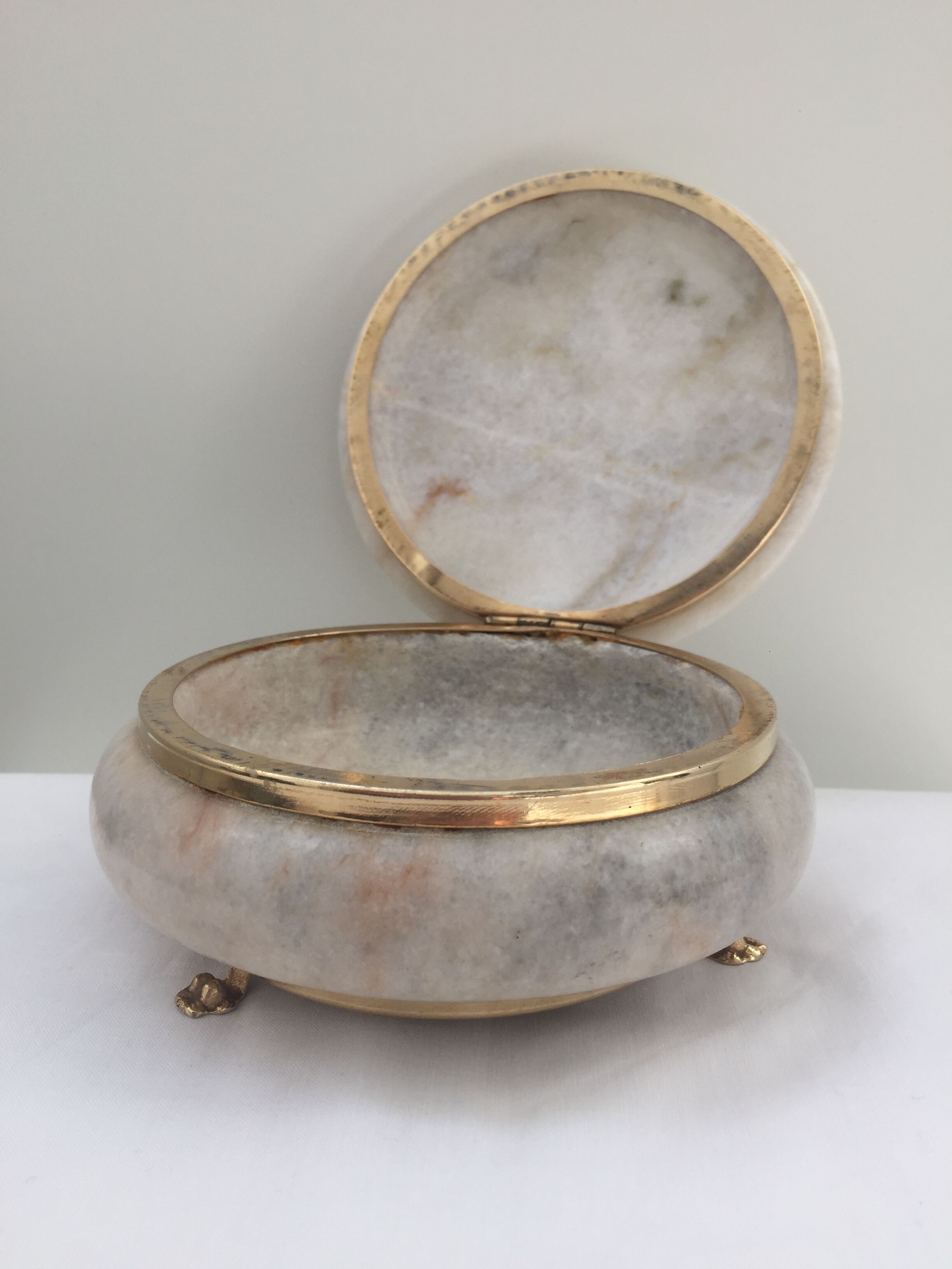 Lot of white marble object - 2 boxes and 1 candlestick