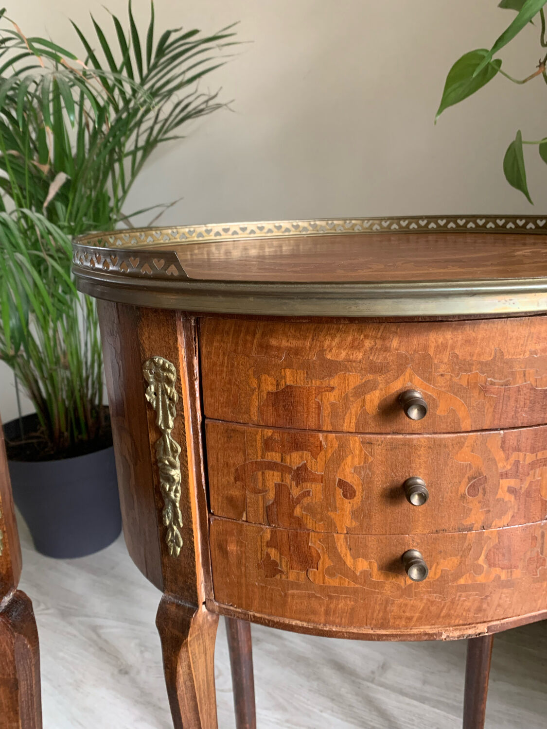 Pair of bedside tables in the shape of a stab, Louis XVI style