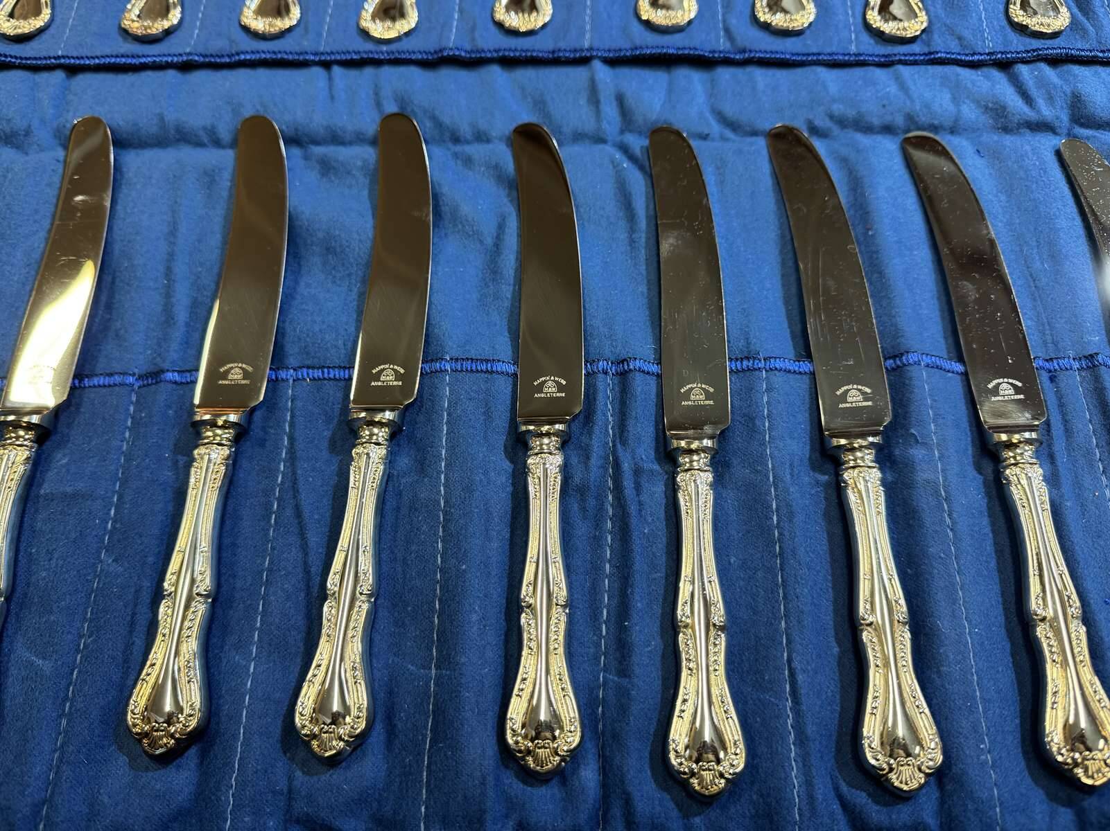 Service de 12 couteaux et 12 fourchettes à dessert Mappin and Webb