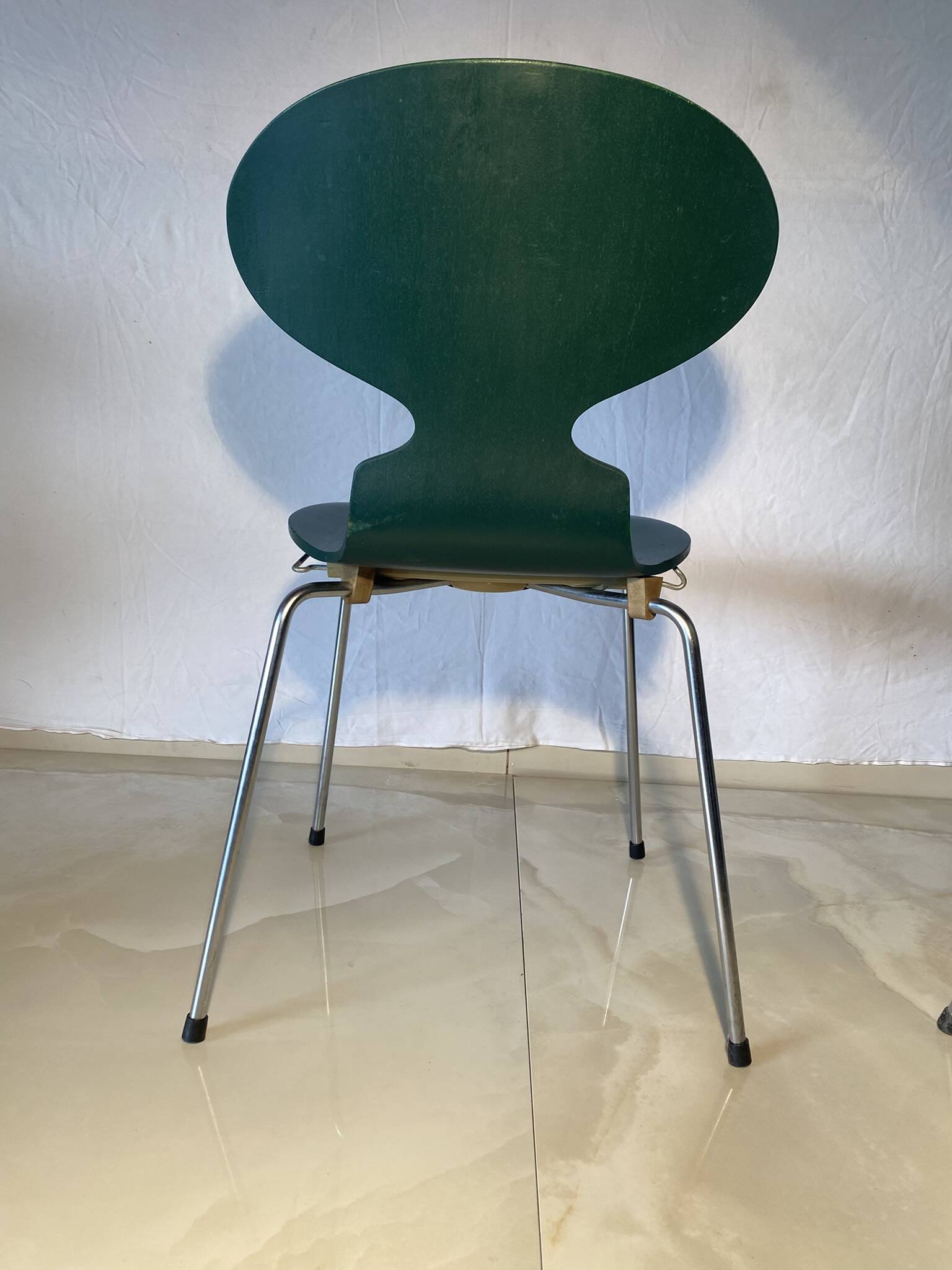 Set of 6 “Ant” chairs in dark green – Arne Jacobsen for Fritz Hansen
