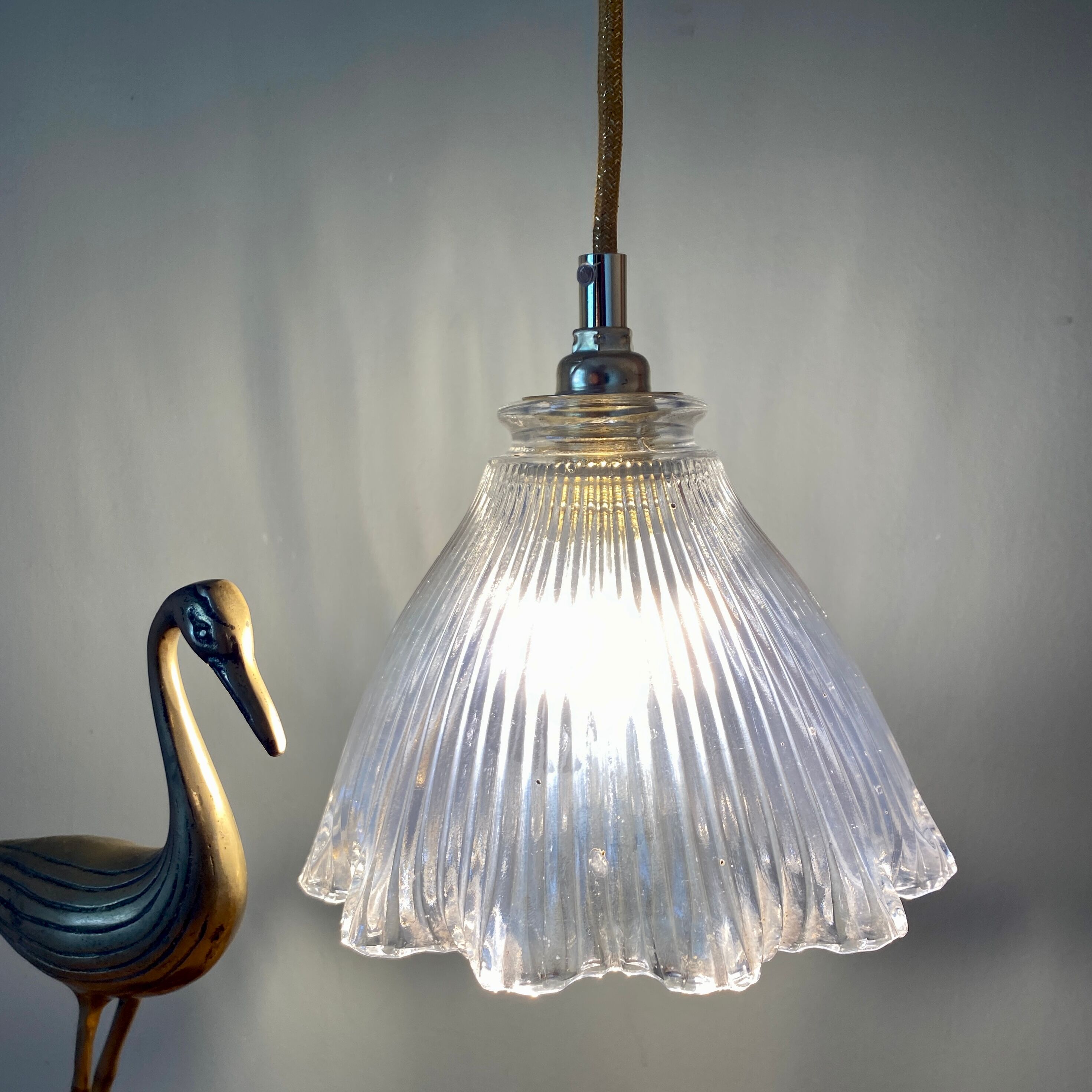 Suspension tulipe vintage en verre holophane (2)