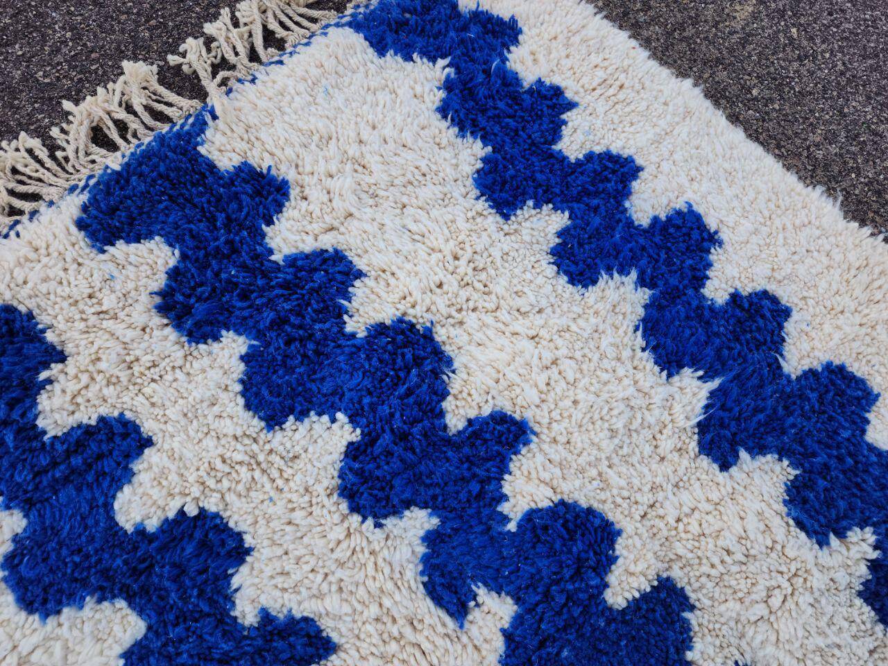 Traditional wool rug Morocco 3 x 2 m