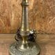 Lampe flambeau ancienne en laiton et tulipe en verre givré style Art Nouveau