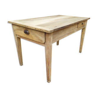 Farm table