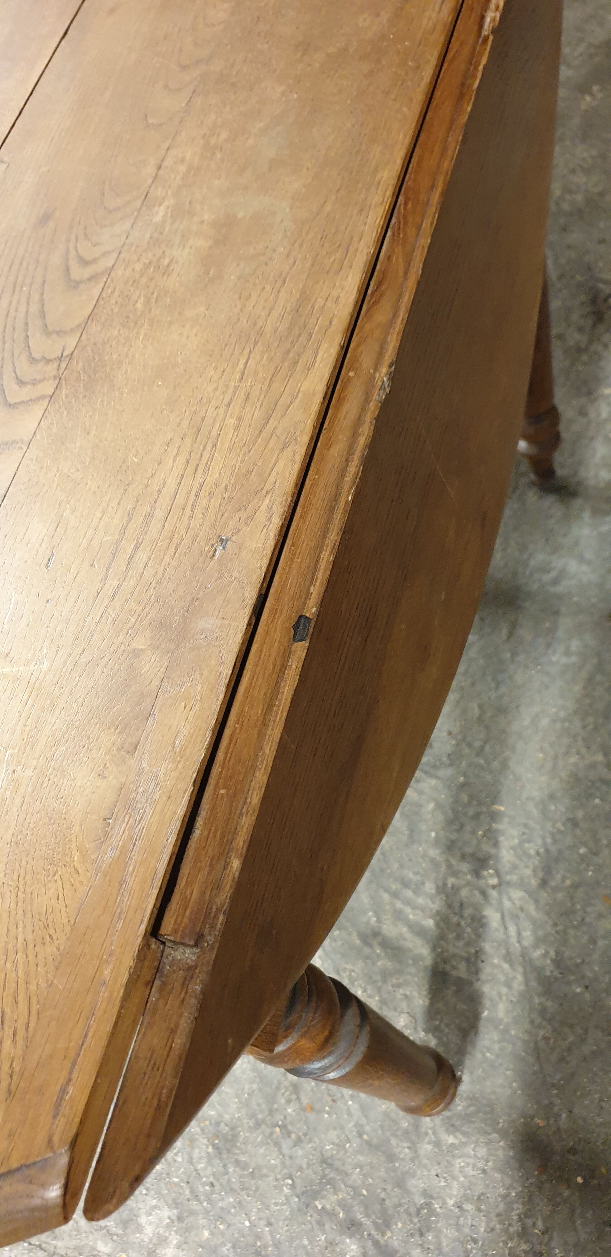 Table 6 feet louis Philippe on wooden wheels