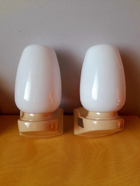 Wall light Erref in opaline.