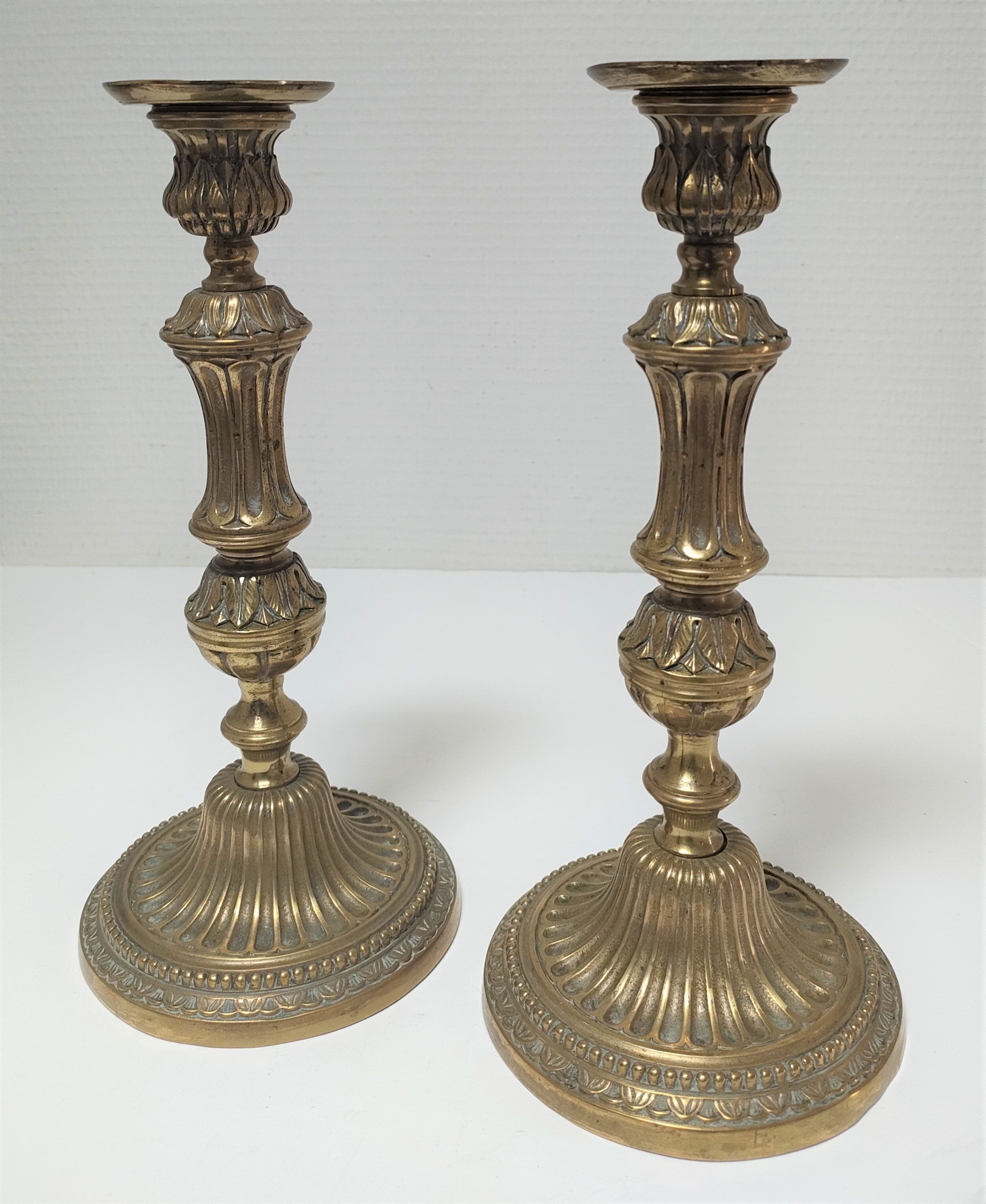 Paire de bougeoirs flambeaux bronze doré patiné style louis xvi époque 19ème