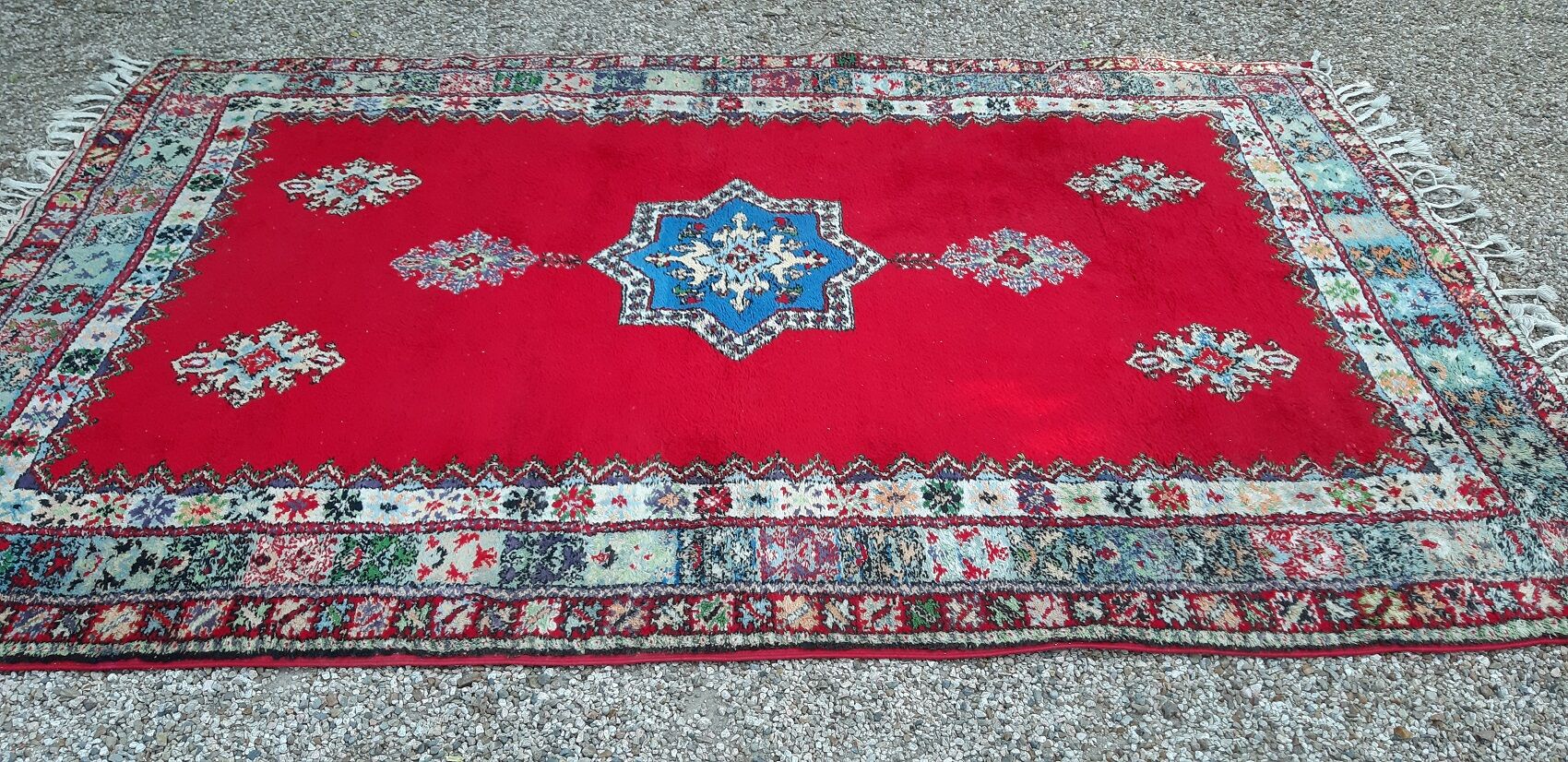 Large Moroccan carpet 306×198 cm