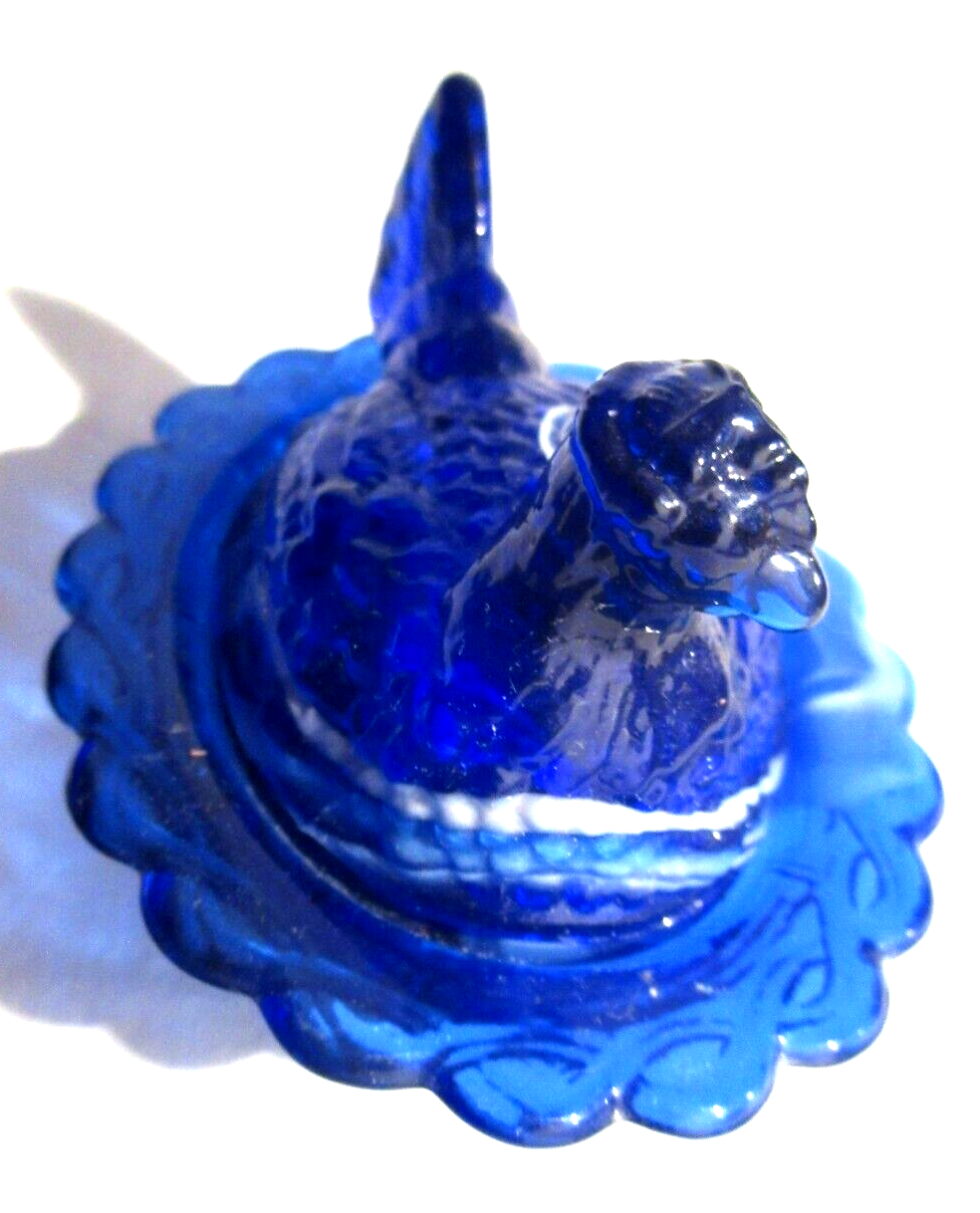 Box slurry hen on her nest, cobalt blue opaline salt shaker, vallérysthal