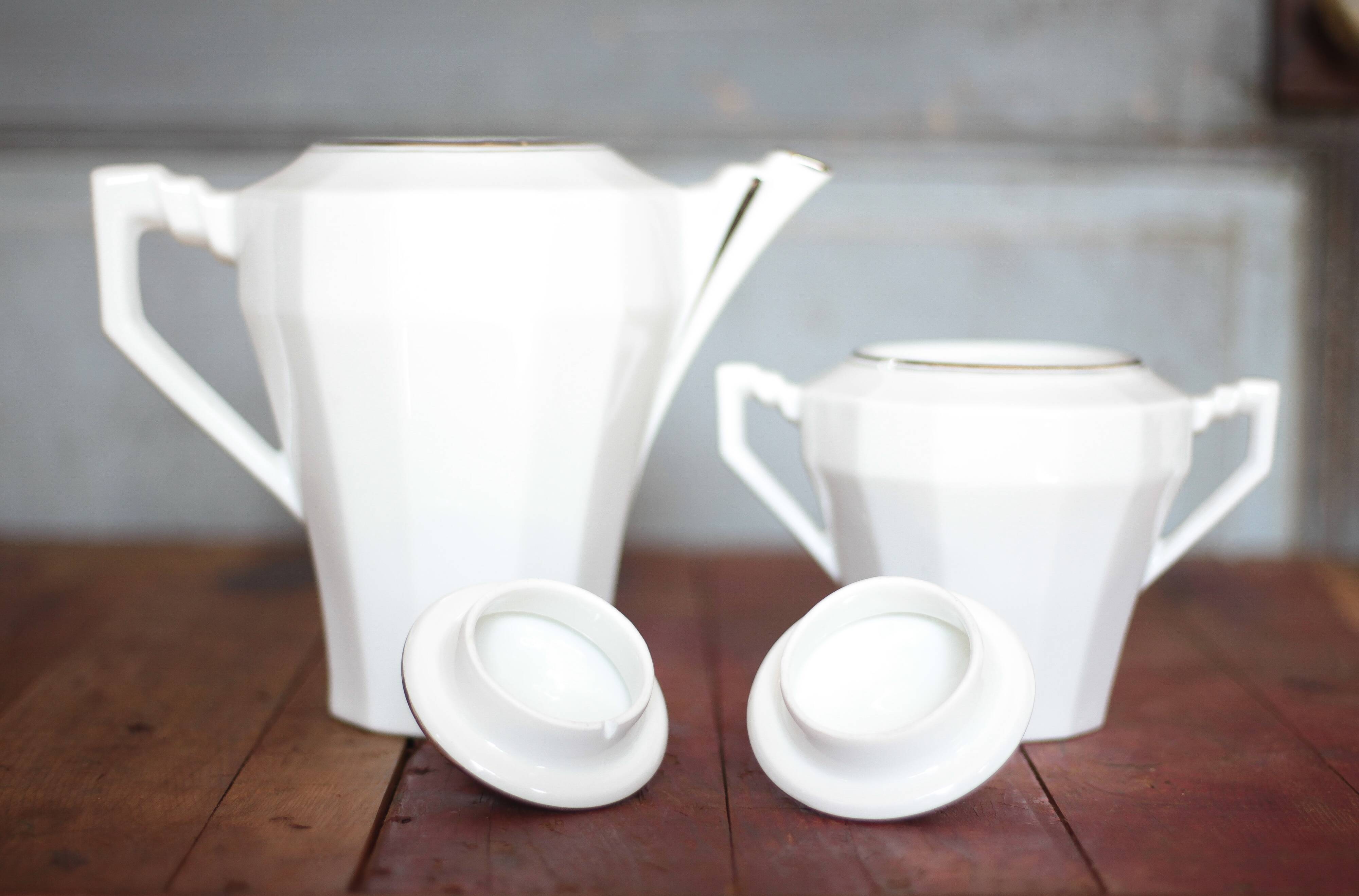 Art Deco porcelain teapot and its sugar bowl, porcelain coffee pot, kitchen.