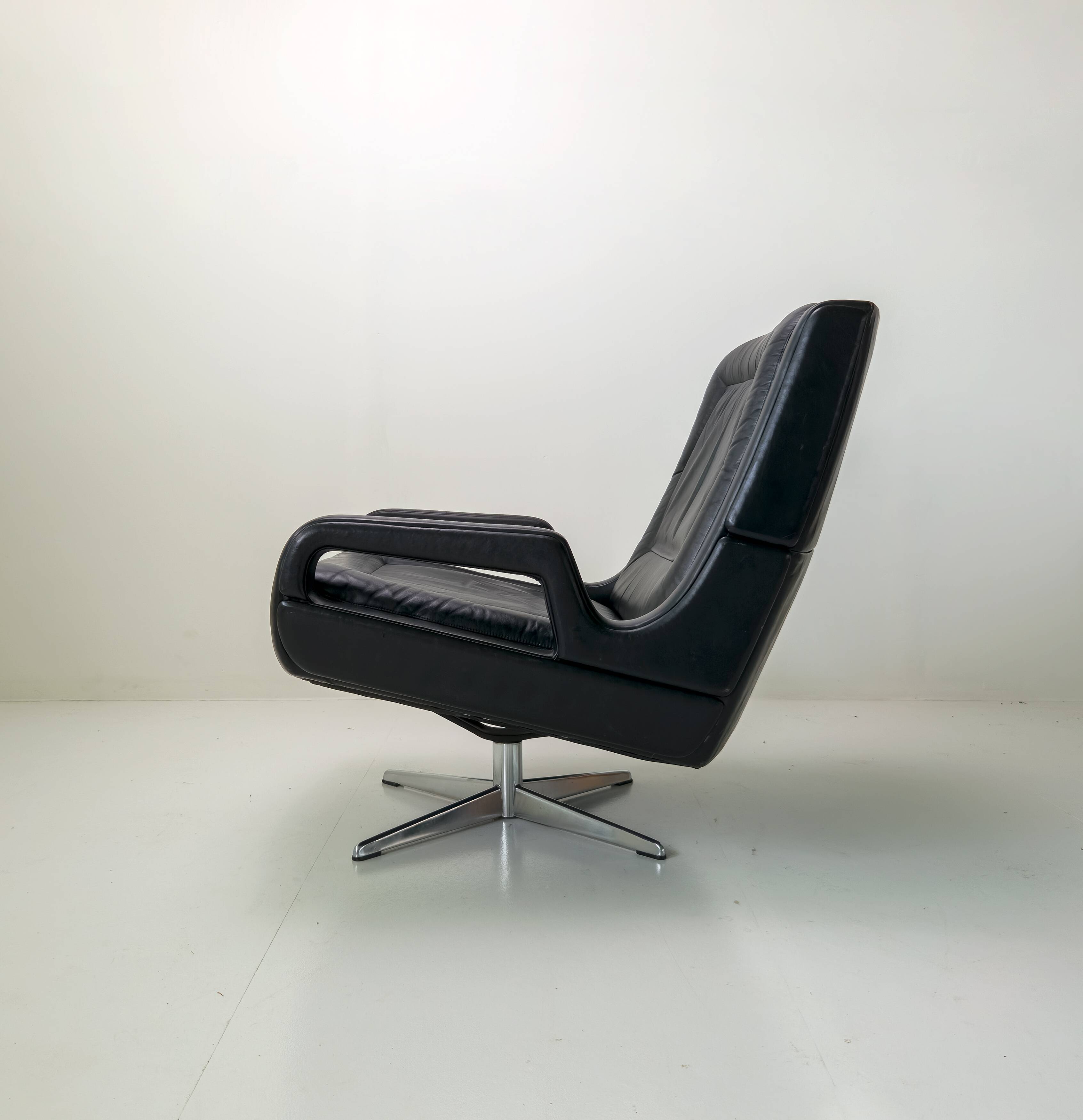 Carl Straub swivel armchair – 1960s/70s